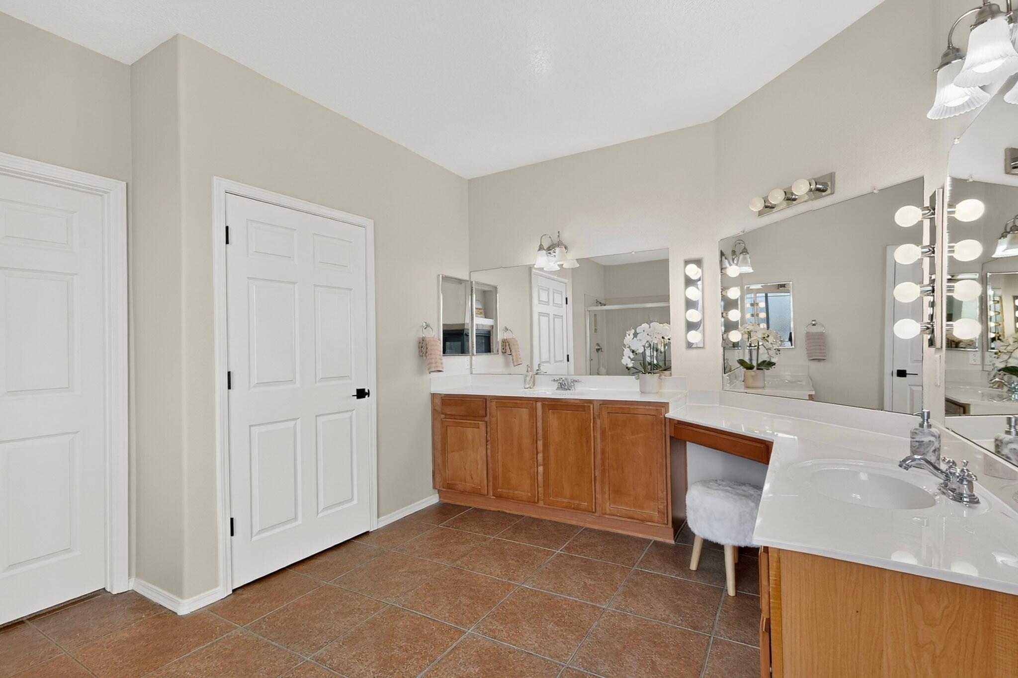 Photo 20 — 857 Loma Pinon Loop NE