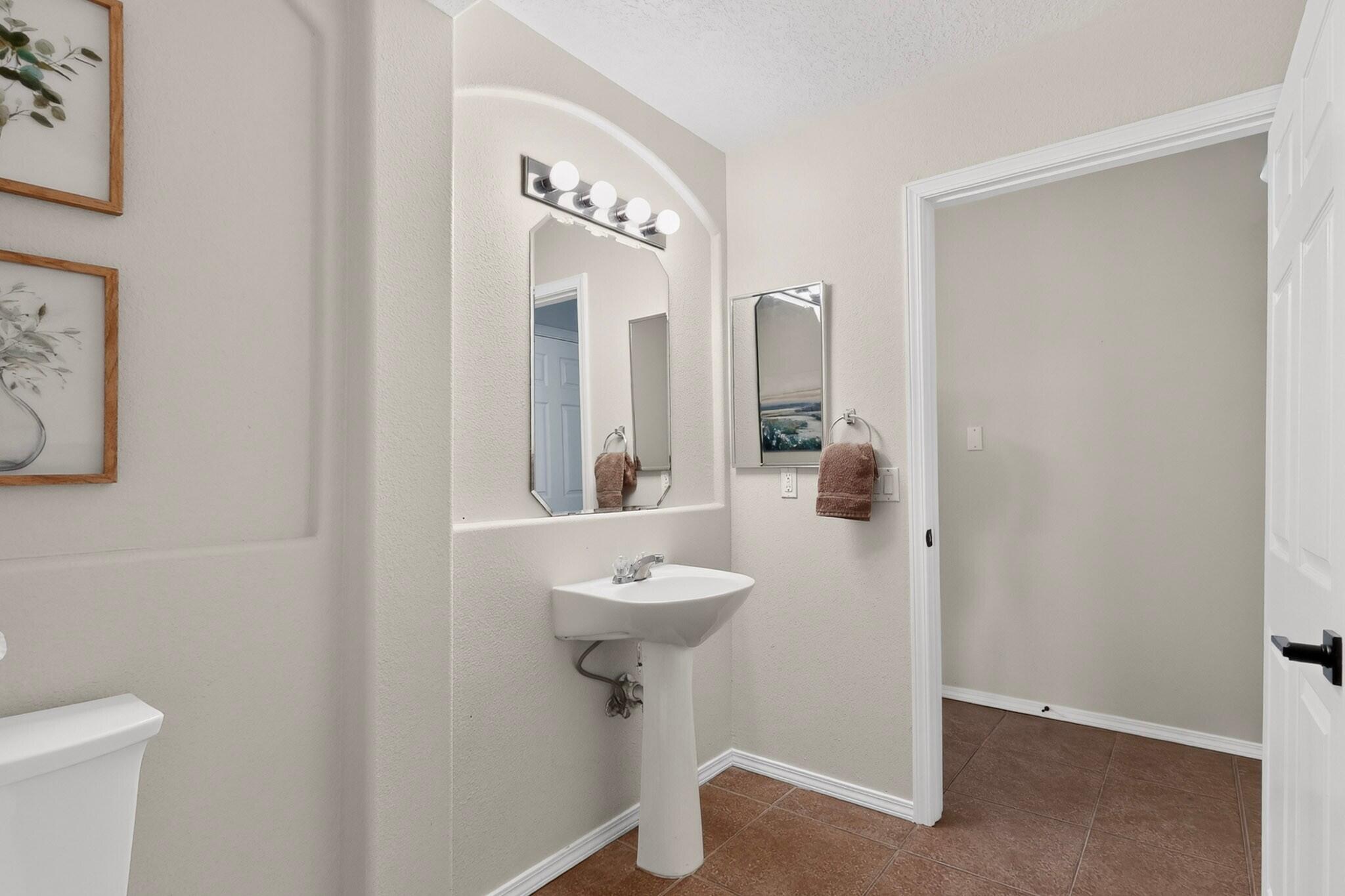 Photo 10 — 857 Loma Pinon Loop NE