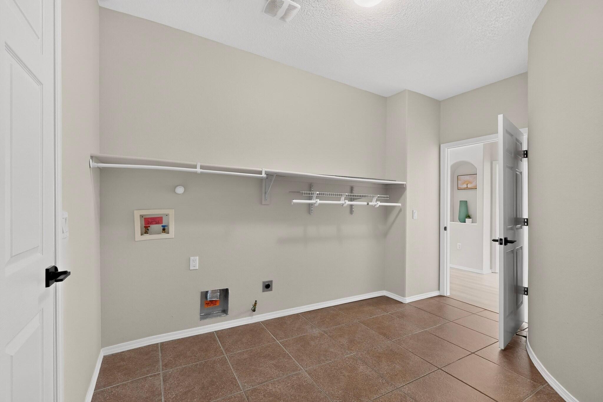 Photo 9 — 857 Loma Pinon Loop NE