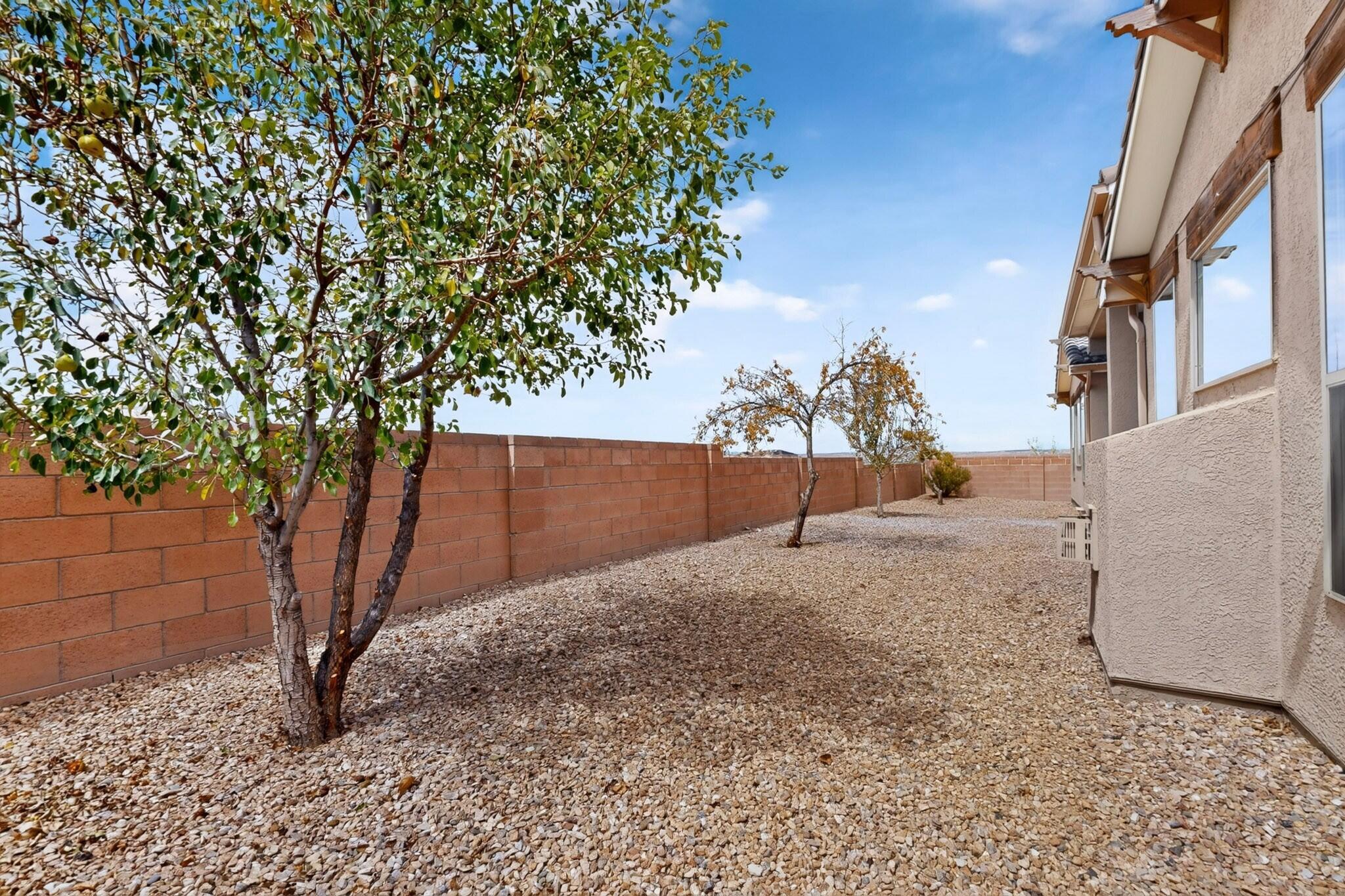 Photo 3 — 857 Loma Pinon Loop NE