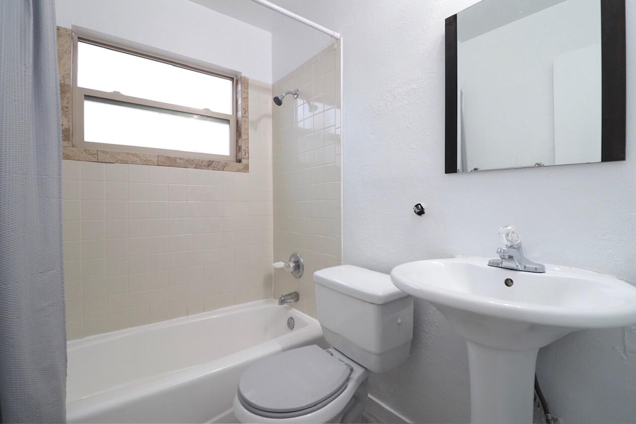 Photo 4 — 1123 Betts Street NE