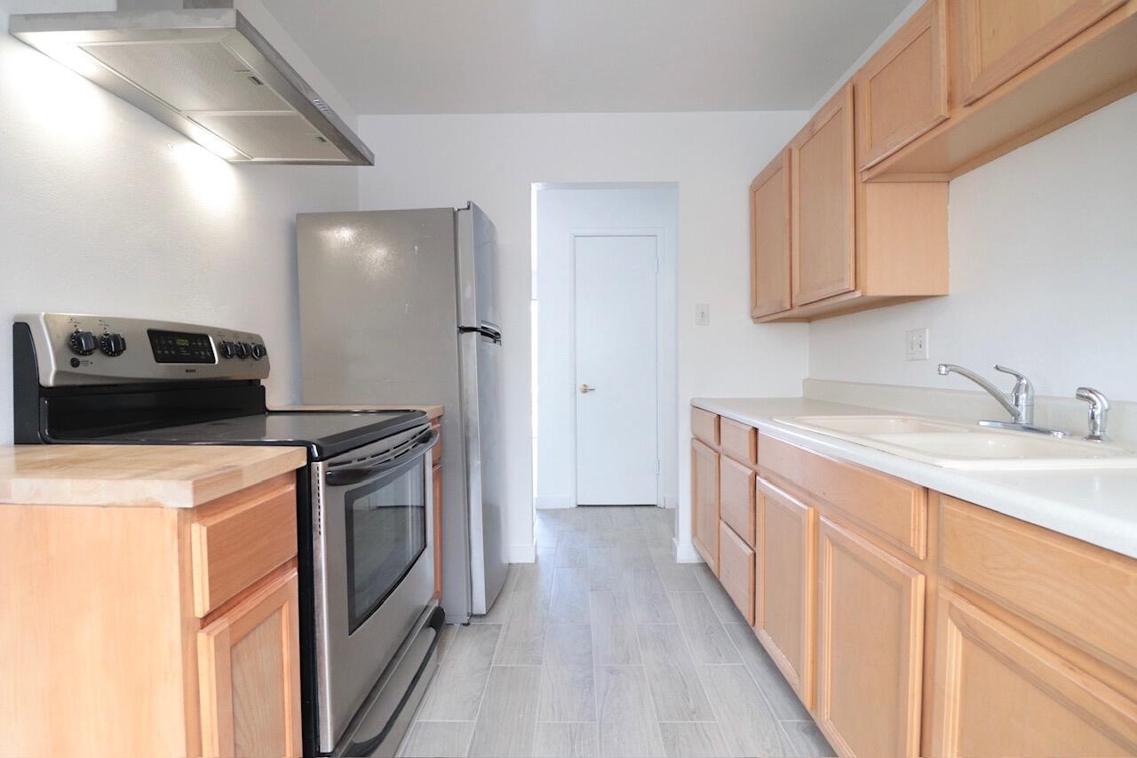 Photo 11 — 1123 Betts Street NE