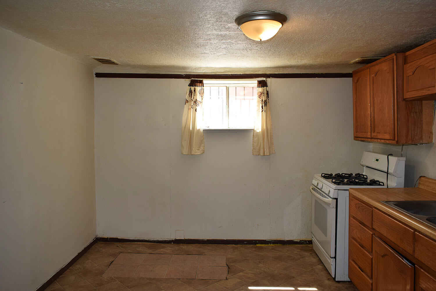 Photo 9 — 909 Pacific Avenue SW
