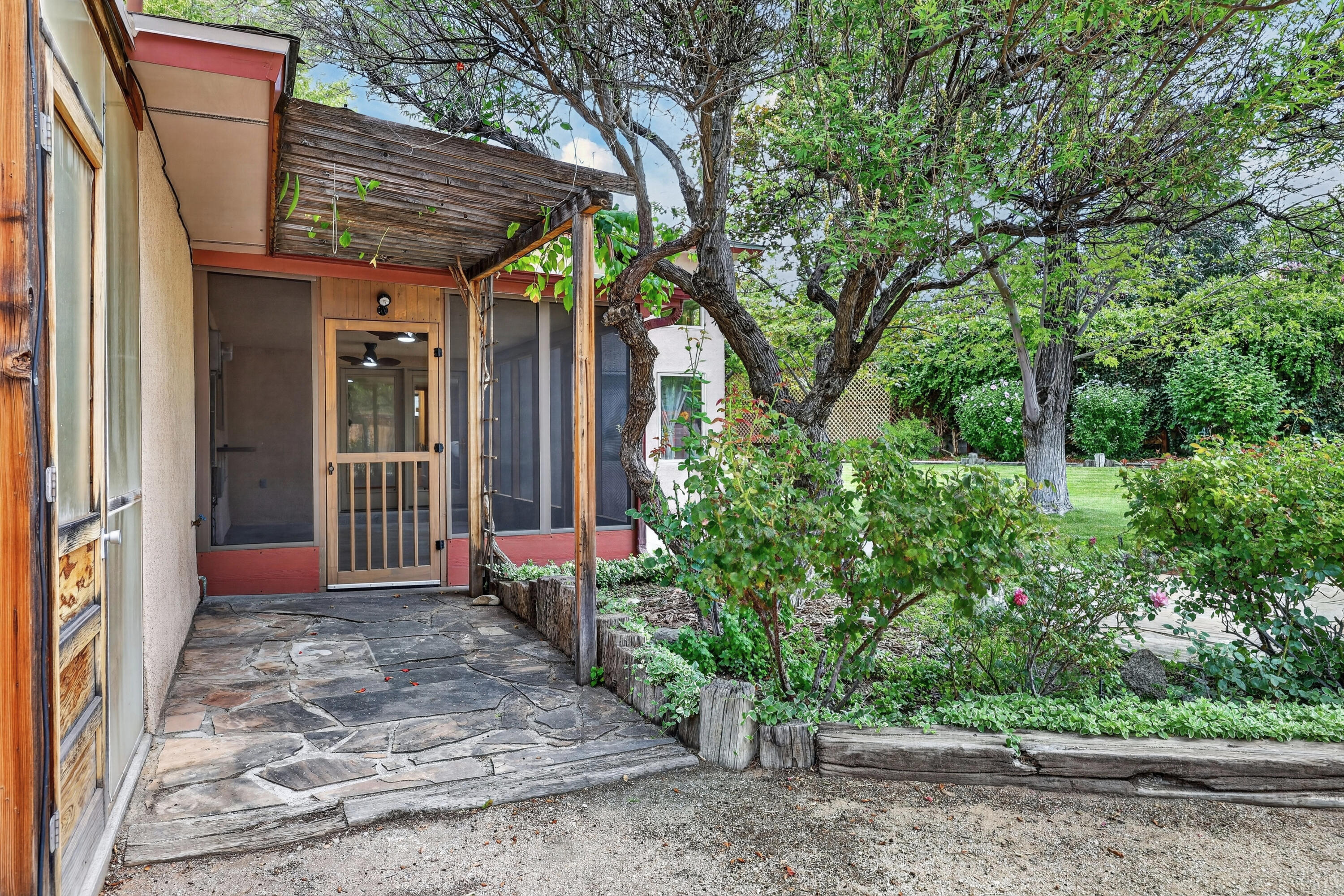Photo 13 — 4712 Oahu Drive NE