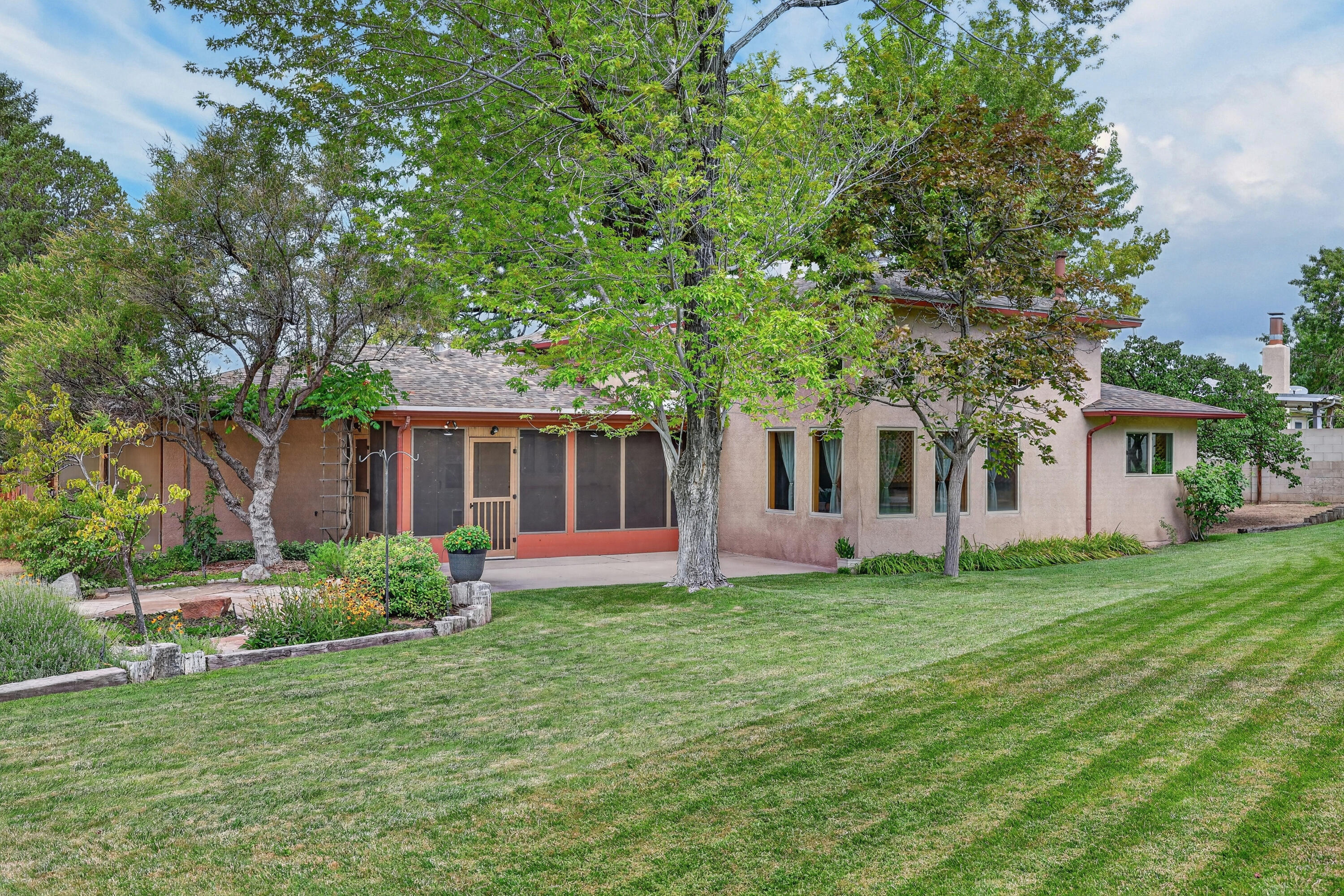 Photo 4 — 4712 Oahu Drive NE