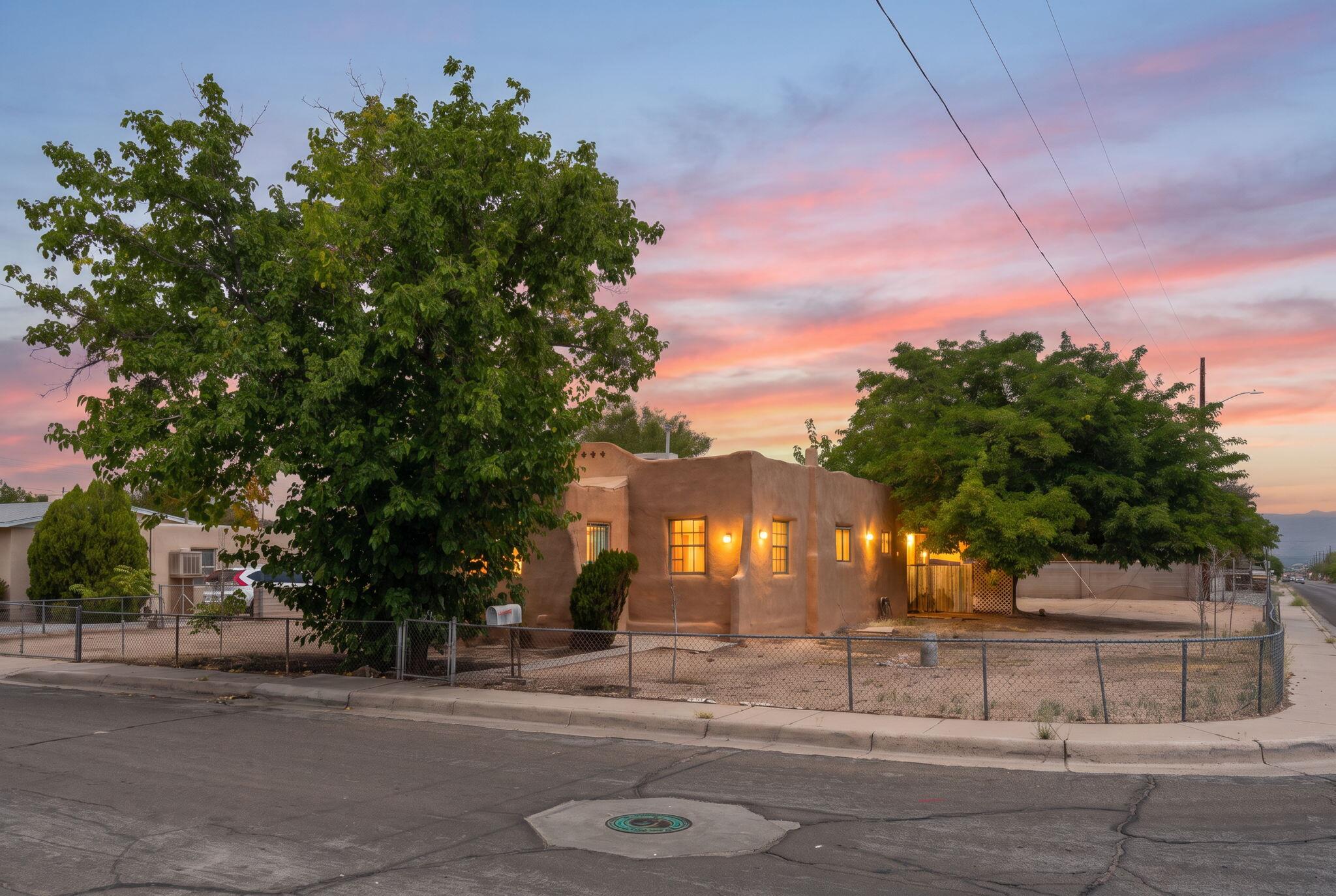 300 63rd Street NW, Albuquerque, NM 87105