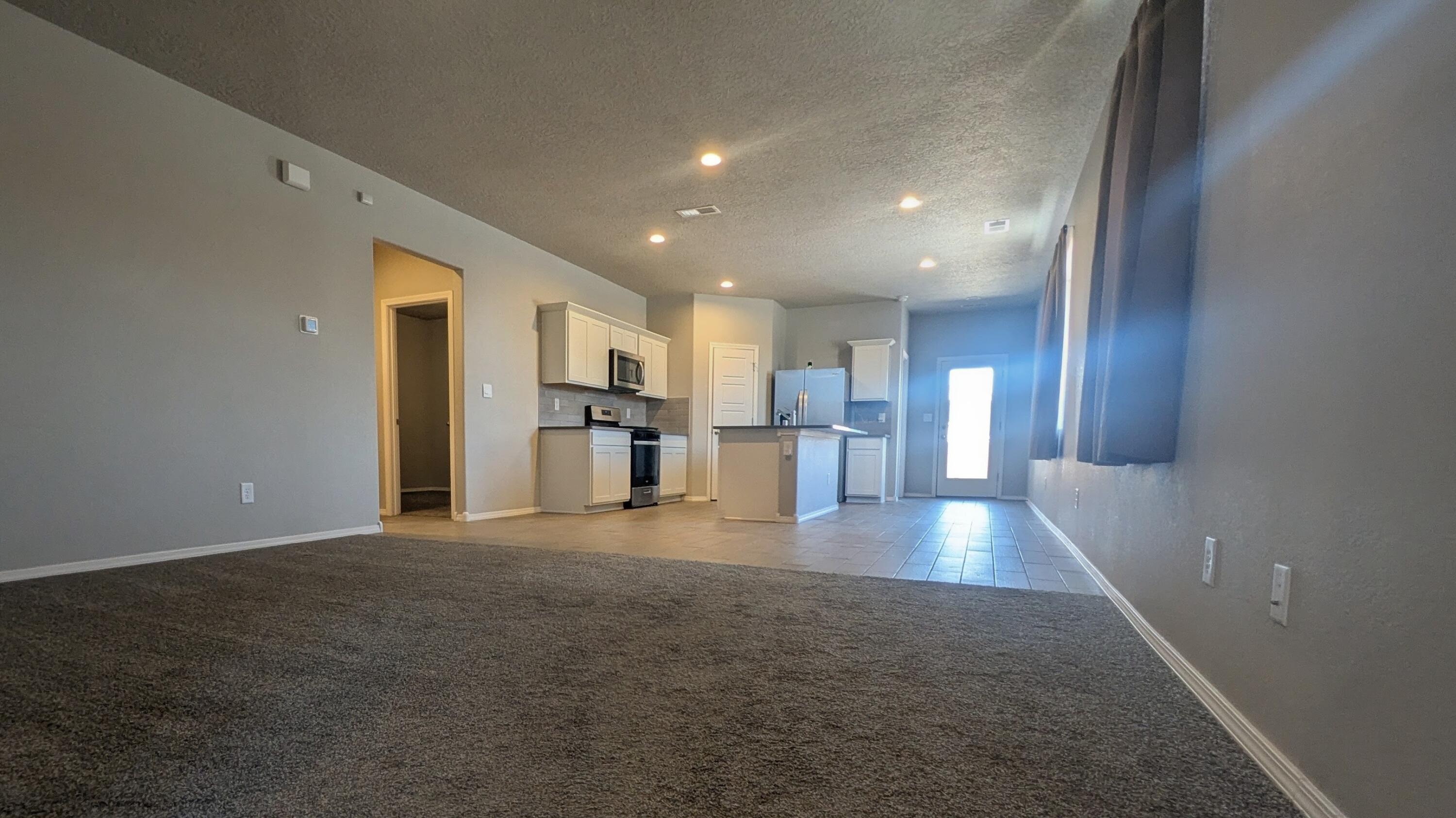 Photo 9 — 748 Amatista Loop SE
