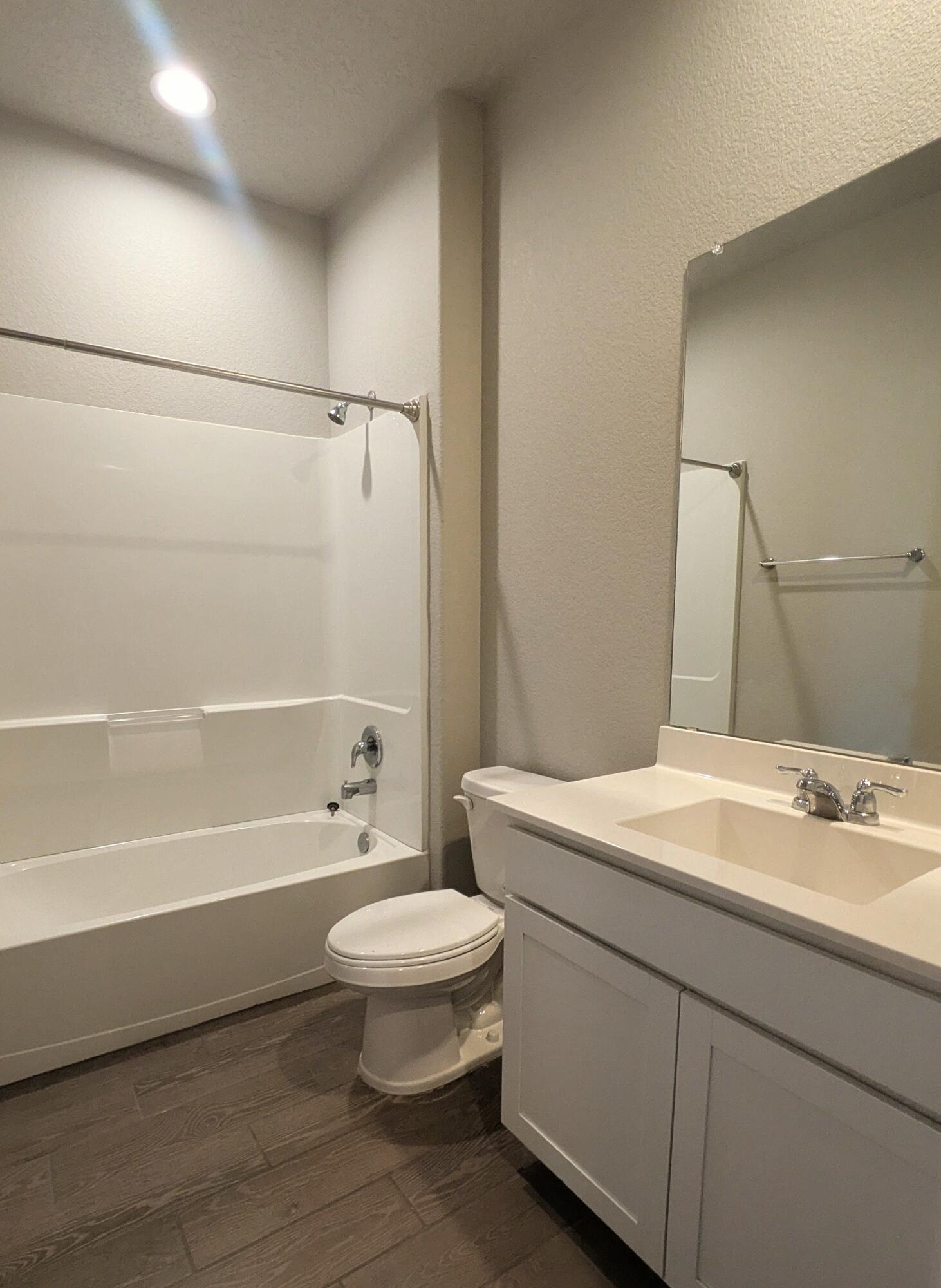 Photo 8 — 748 Amatista Loop SE