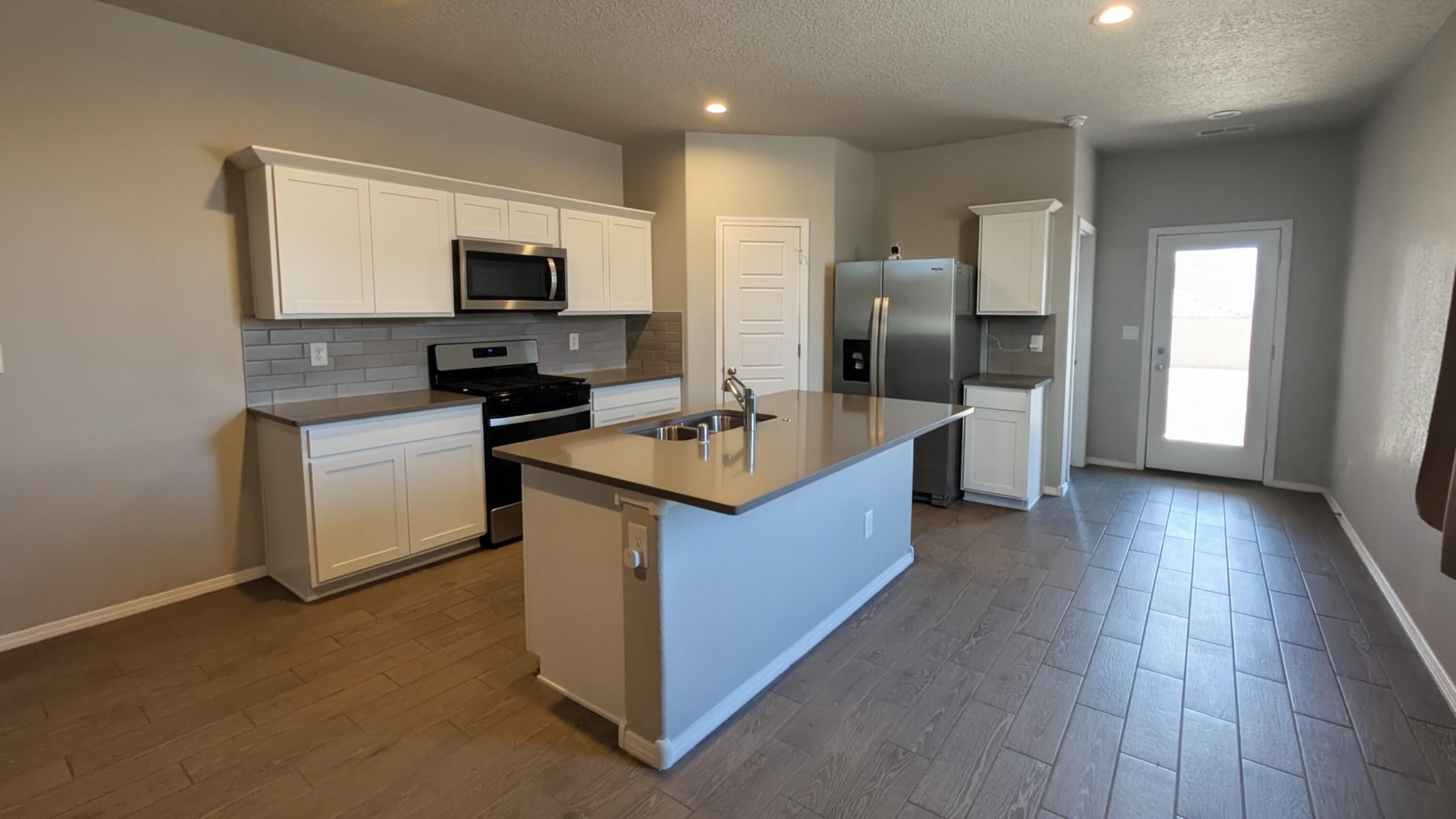 Photo 7 — 748 Amatista Loop SE