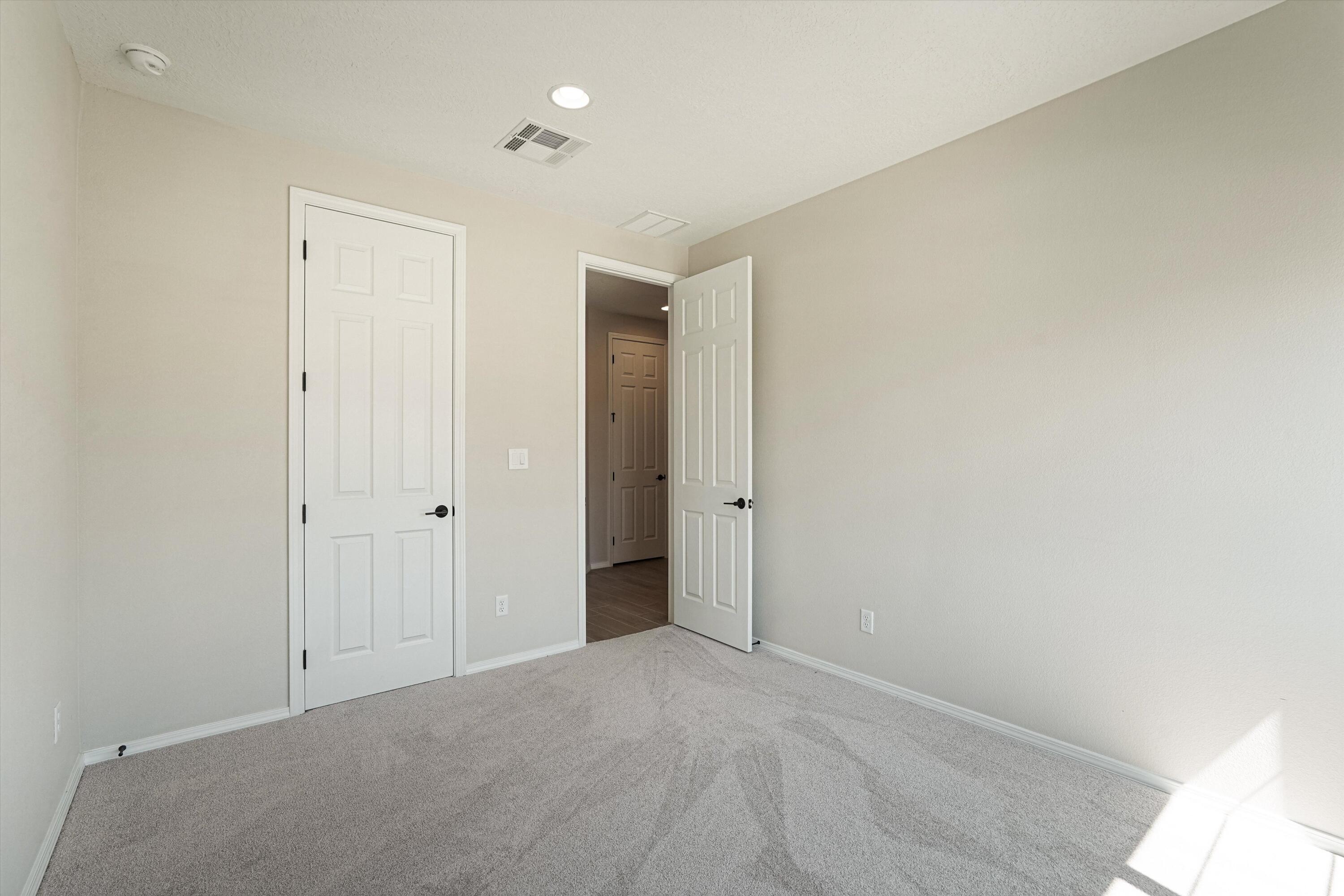 Photo 17 — 3025 Espinela Street SE