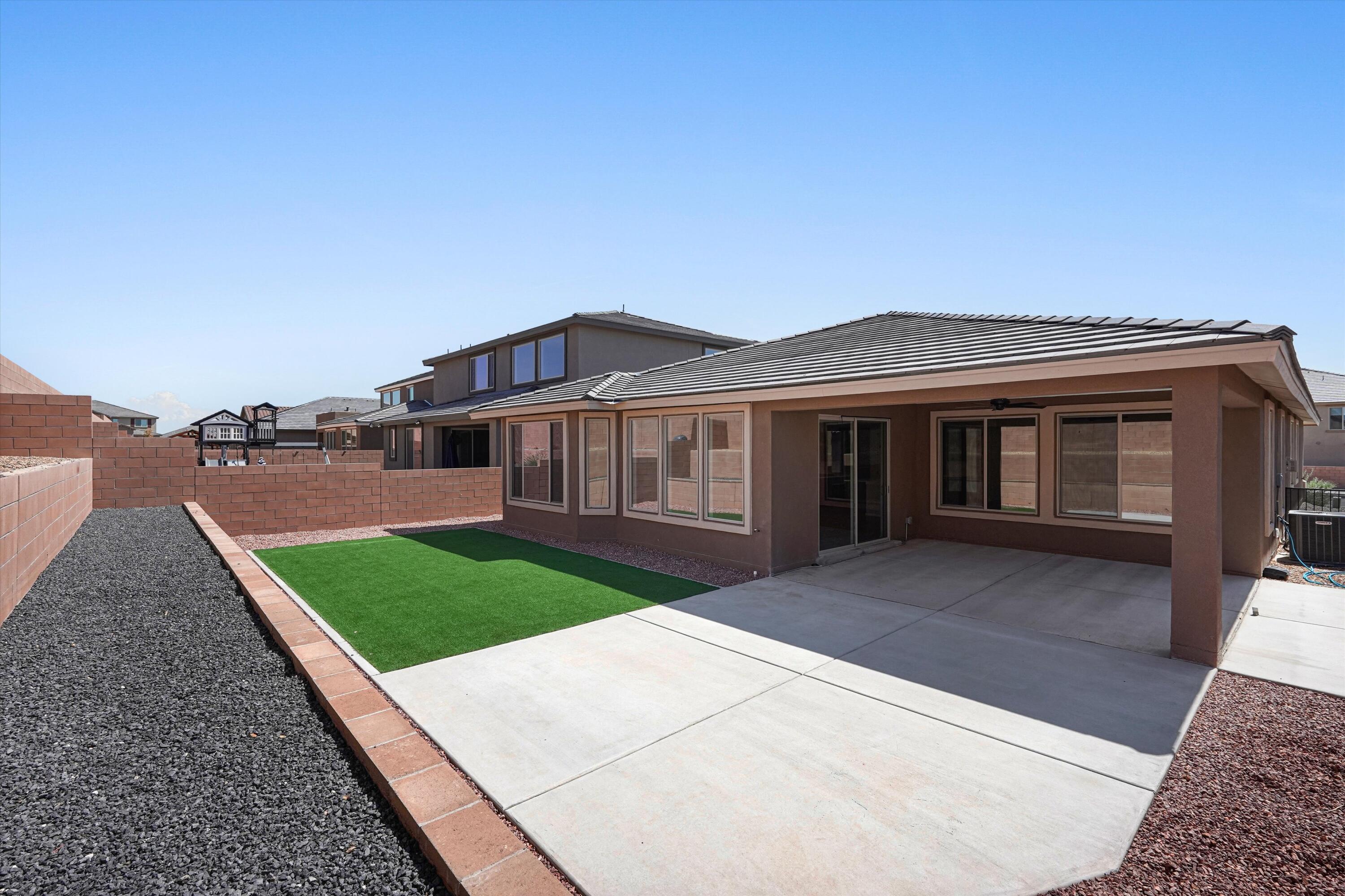 Photo 13 — 3025 Espinela Street SE
