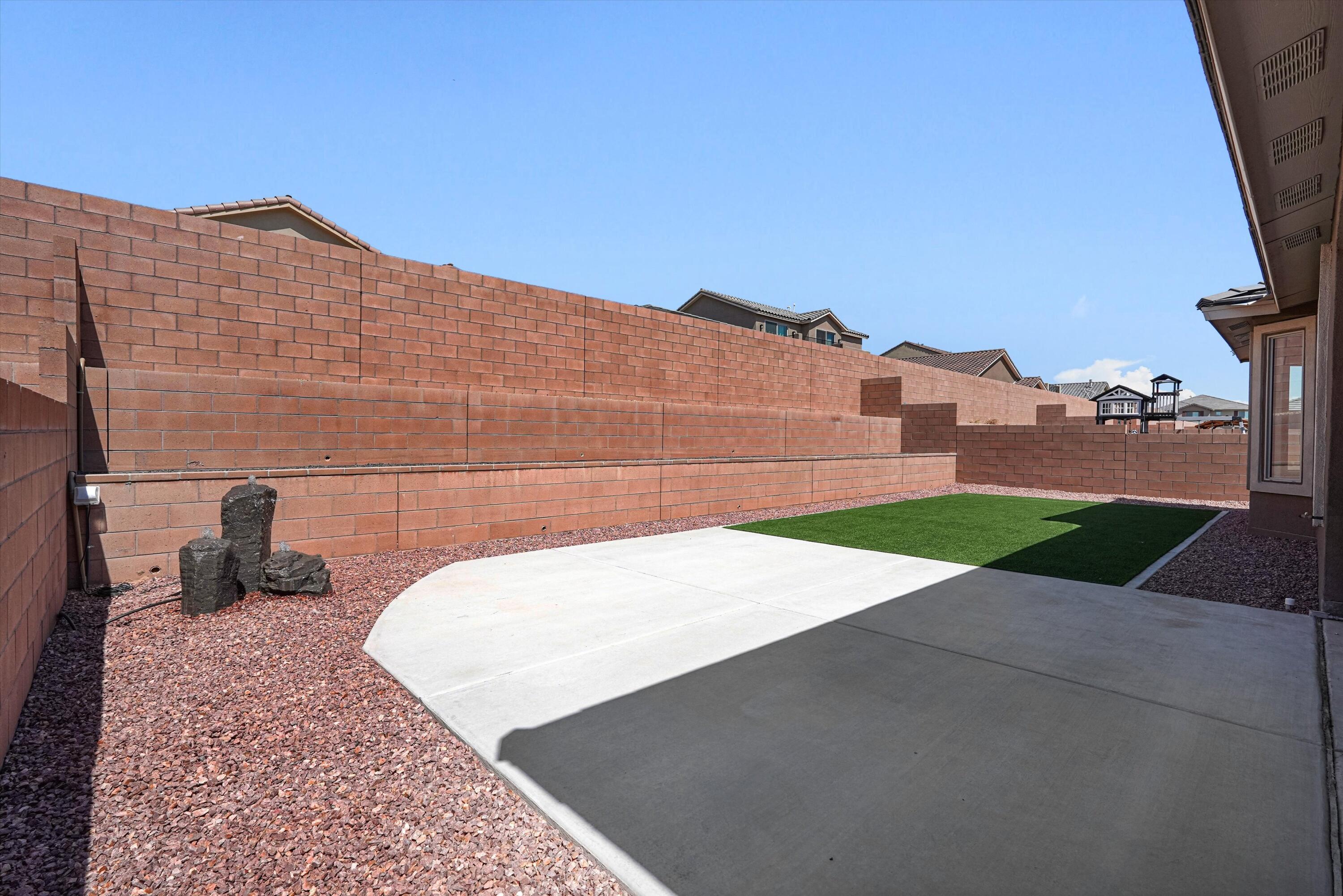 Photo 12 — 3025 Espinela Street SE