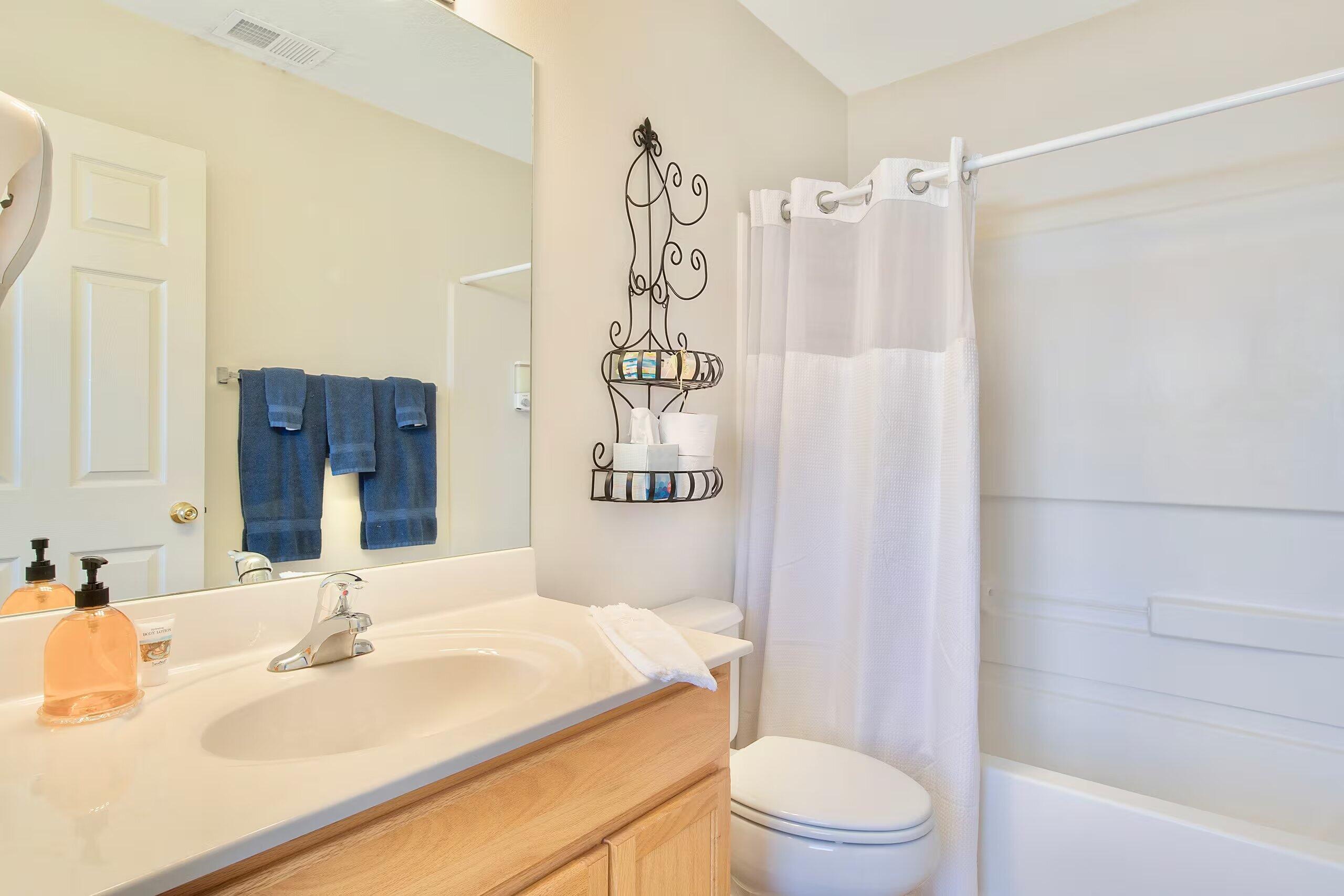 Photo 16 — 504 Kally Court NE