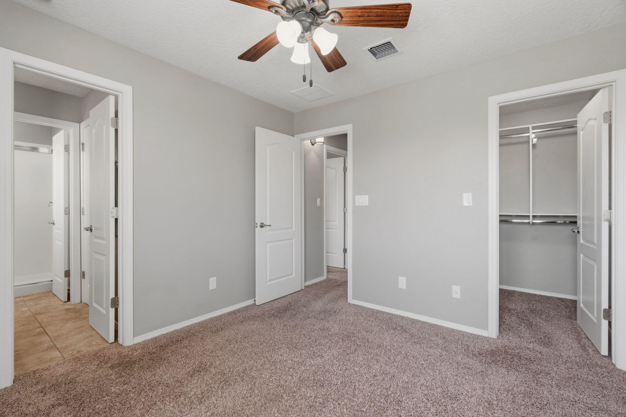 Photo 17 — 9505 Andesite Drive NW
