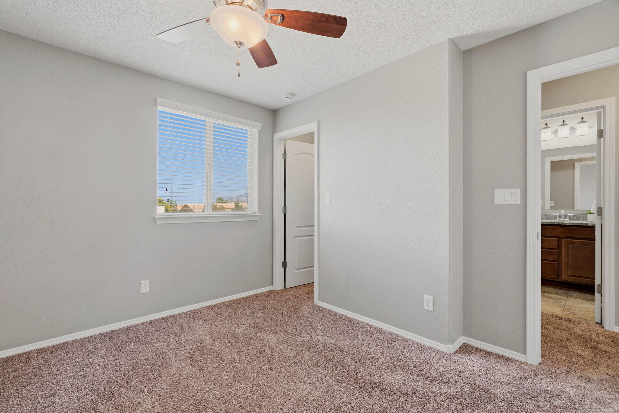Photo 14 — 9505 Andesite Drive NW