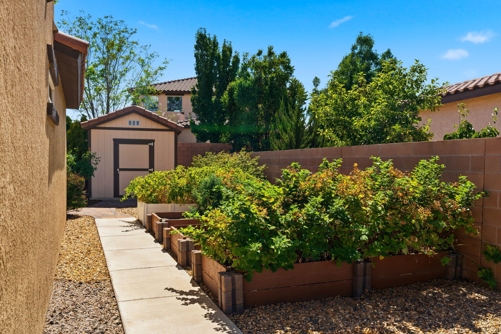 Photo 8 — 9505 Andesite Drive NW
