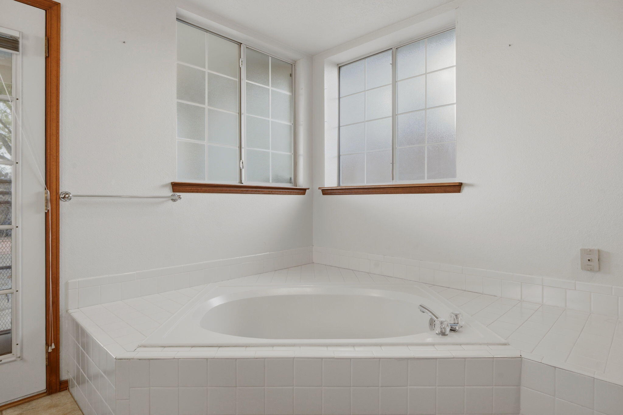 Photo 16 — 54 Acadia Court SE