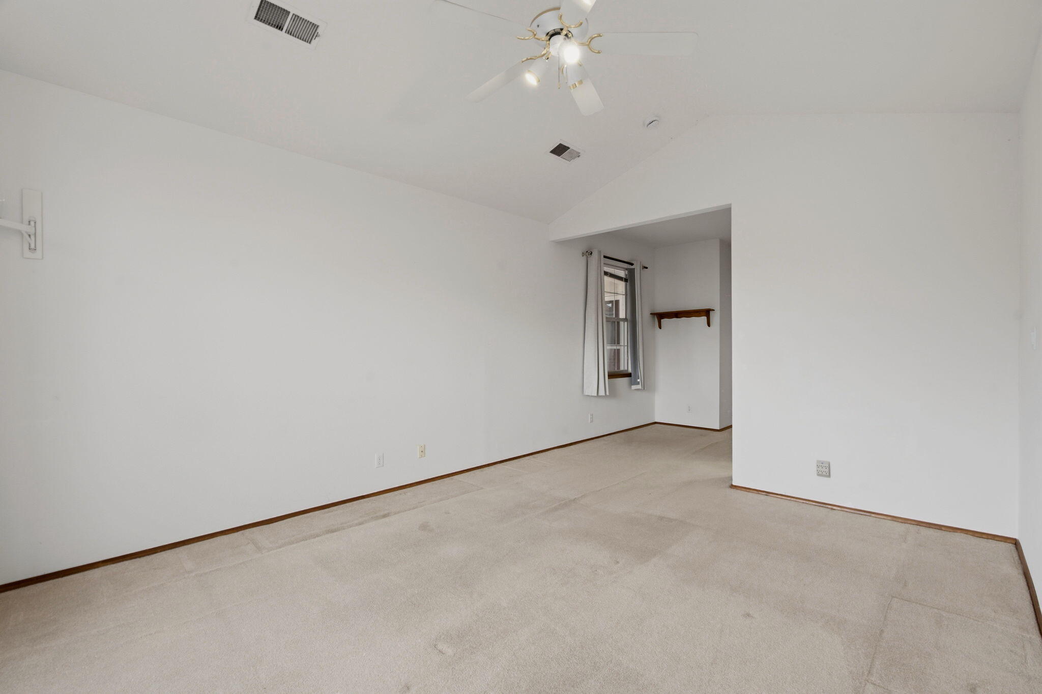 Photo 14 — 54 Acadia Court SE