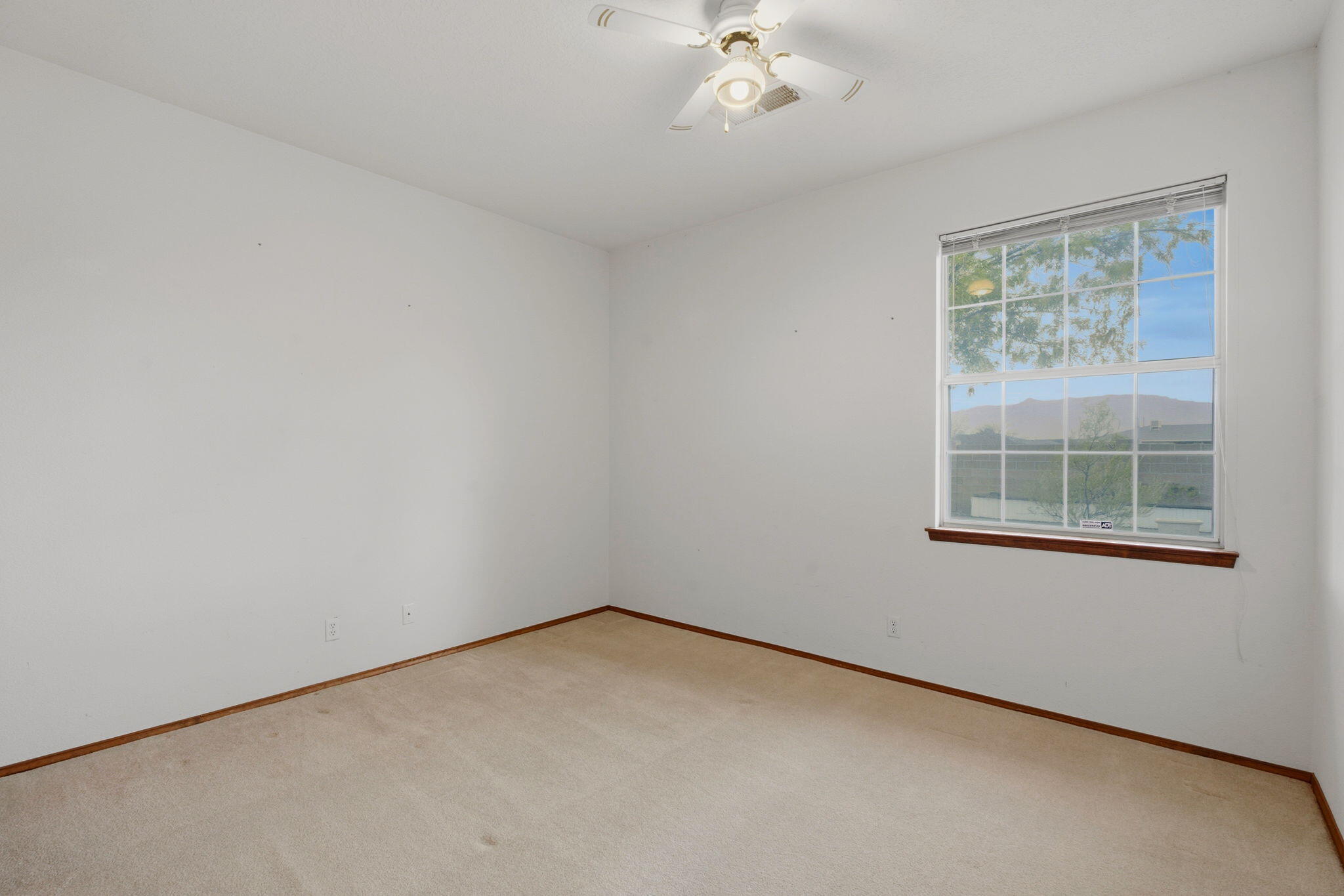Photo 12 — 54 Acadia Court SE