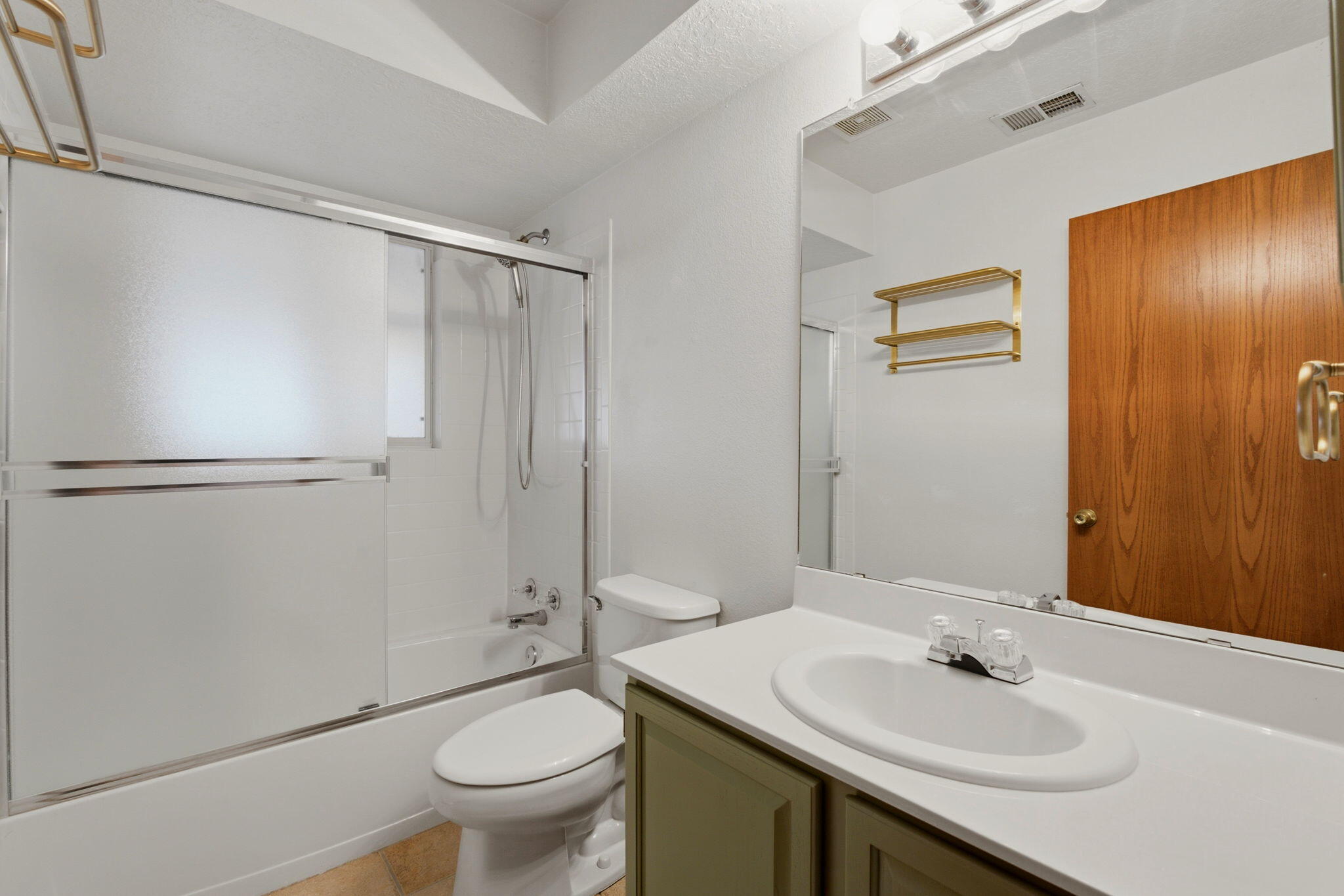 Photo 10 — 54 Acadia Court SE