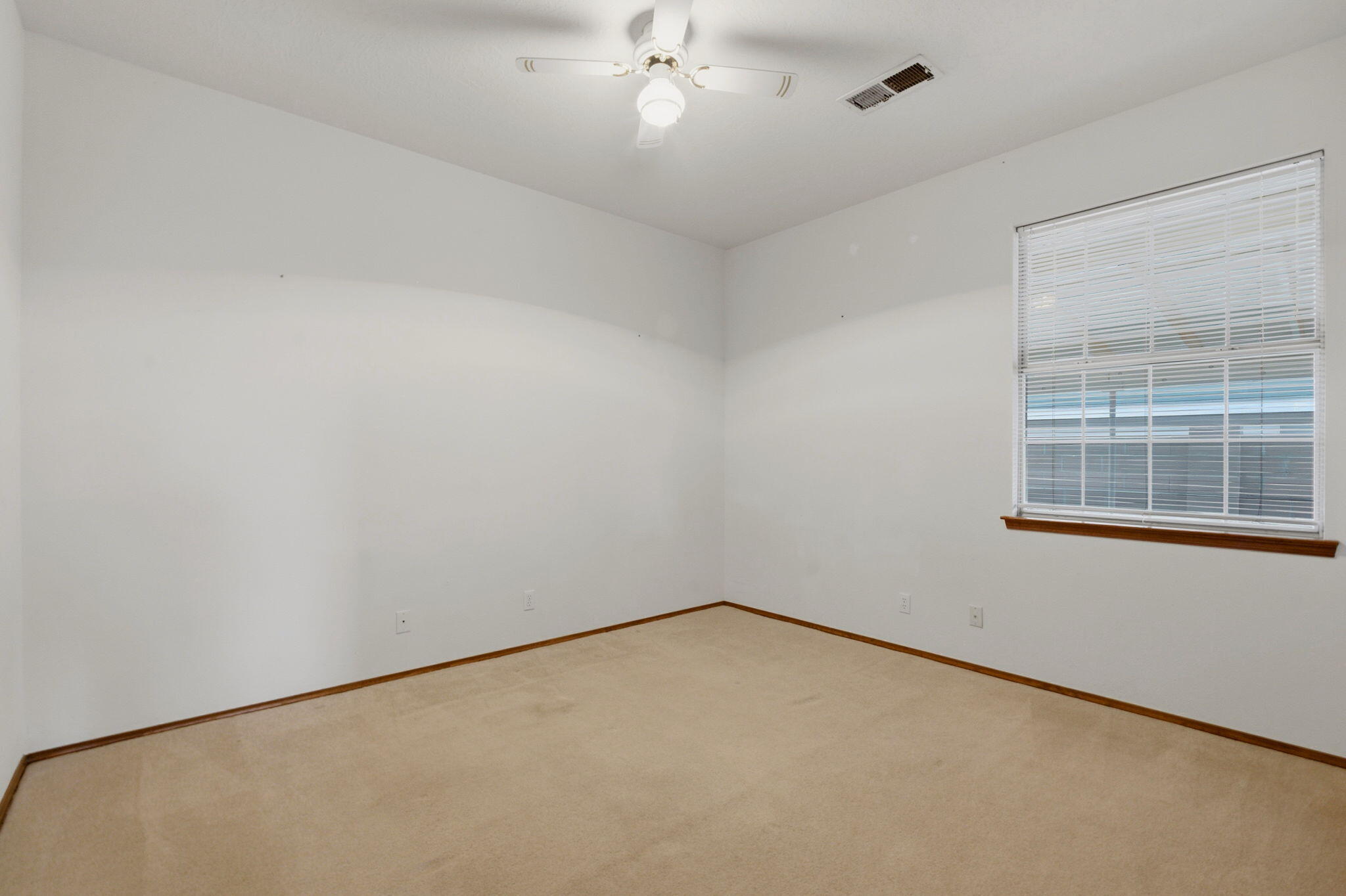 Photo 9 — 54 Acadia Court SE