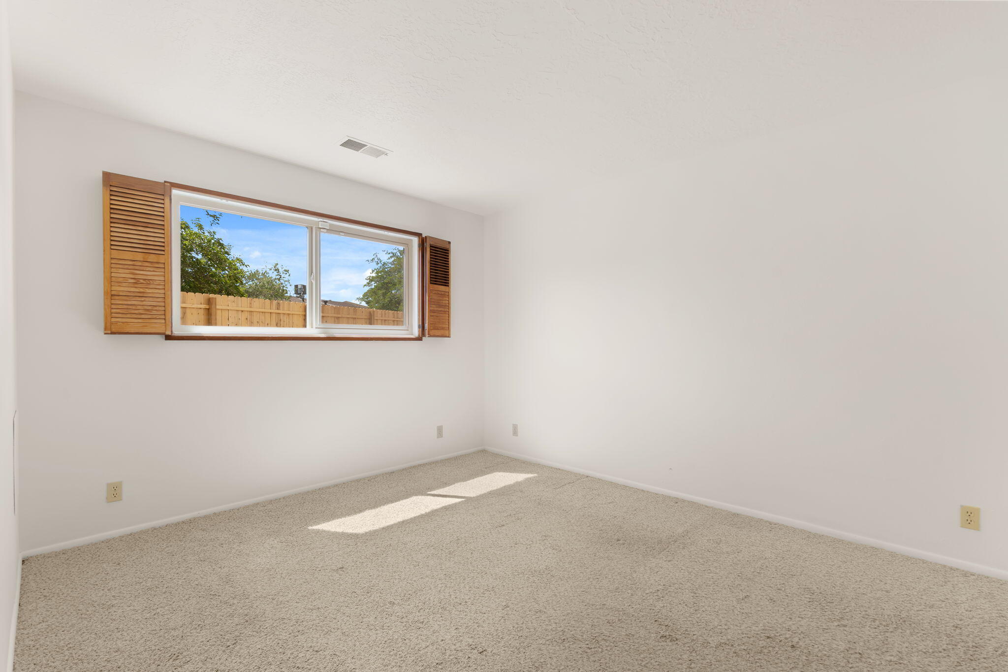Photo 14 — 4700 N Sombrerete Road SE