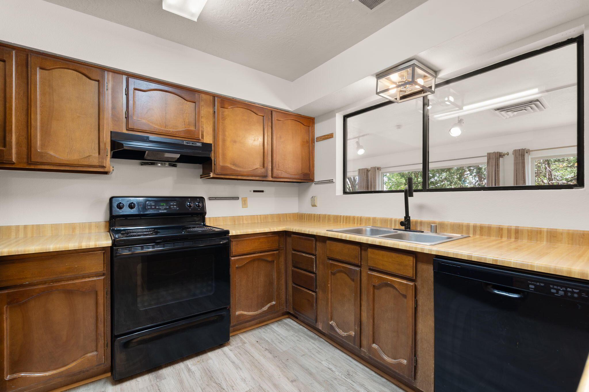 Photo 17 — 4700 N Sombrerete Road SE