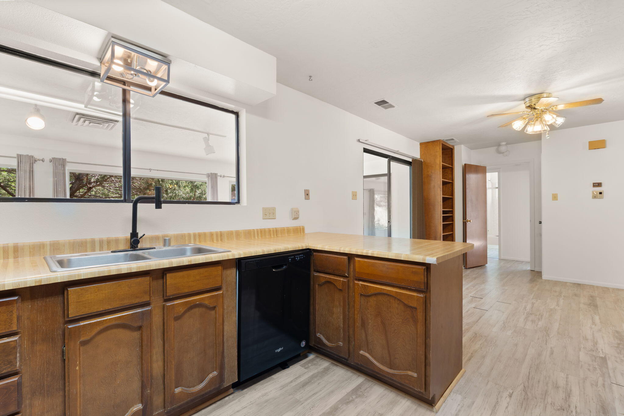 Photo 18 — 4700 N Sombrerete Road SE