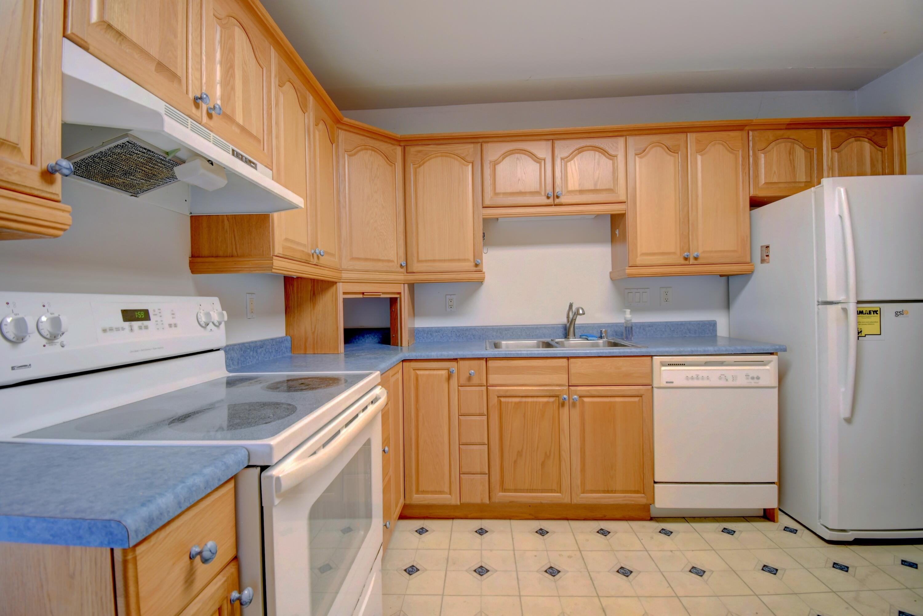 Photo 12 — 2608 General Chennault Street NE