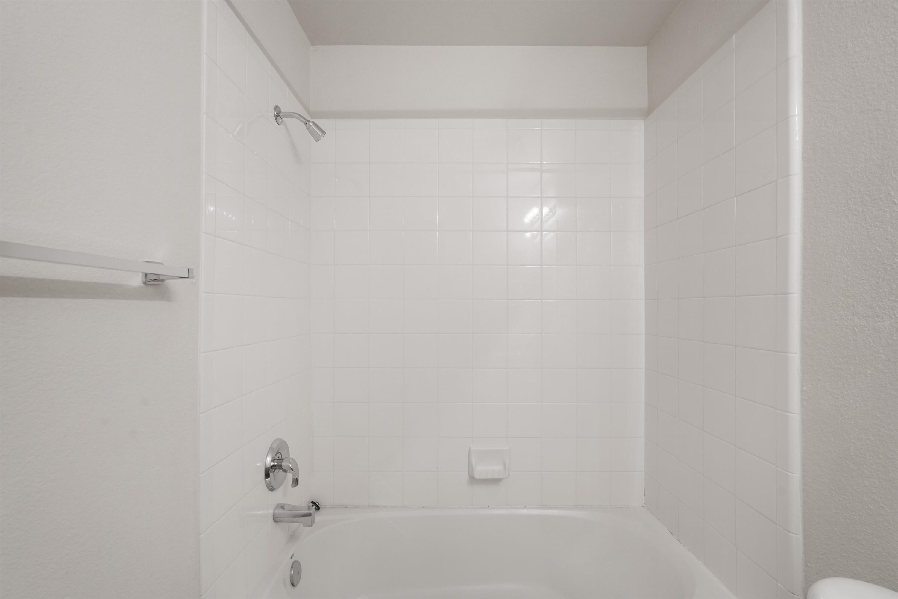 Photo 11 — 6501 San Antonio Drive NE 5103