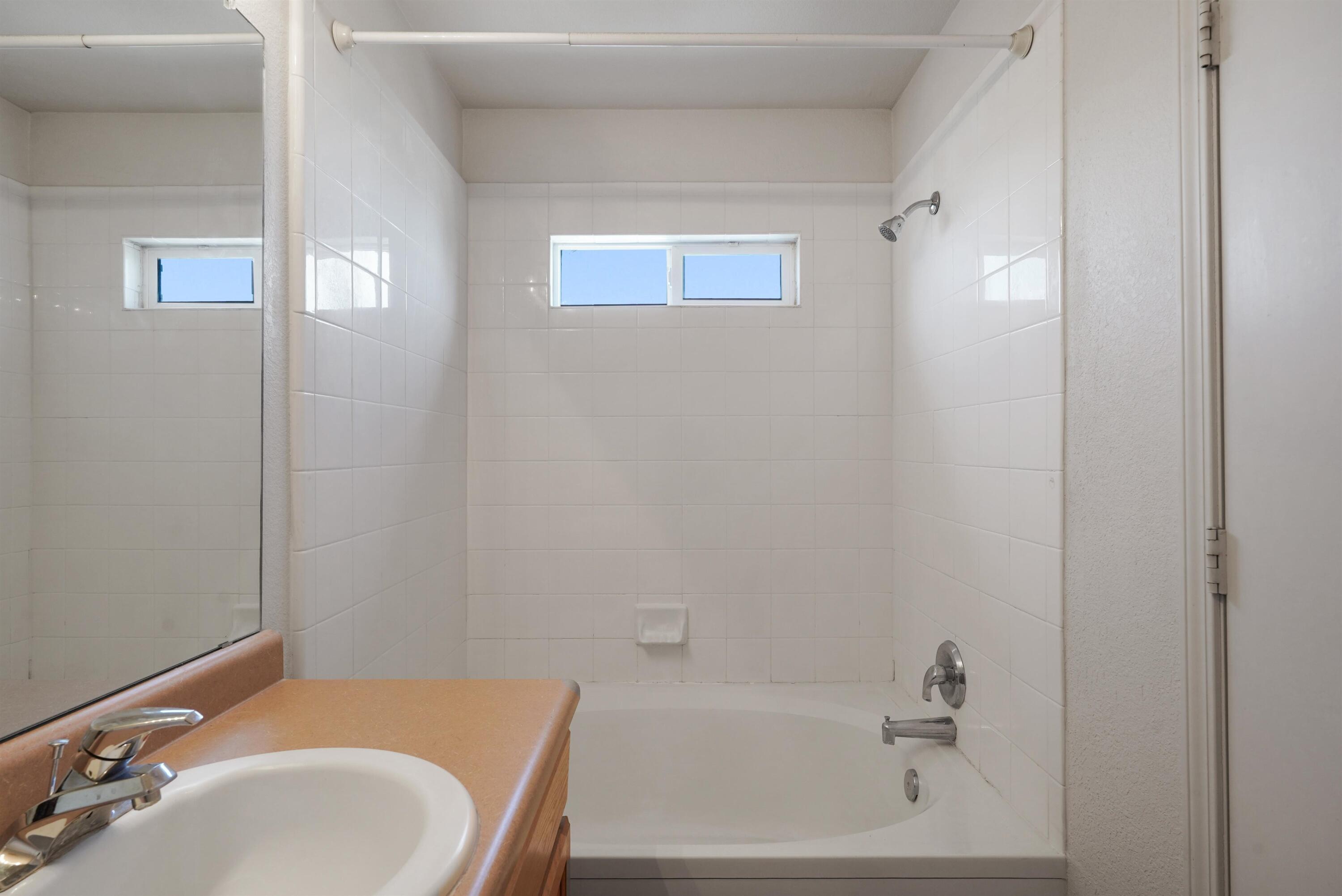 Photo 9 — 6501 San Antonio Drive NE 5103