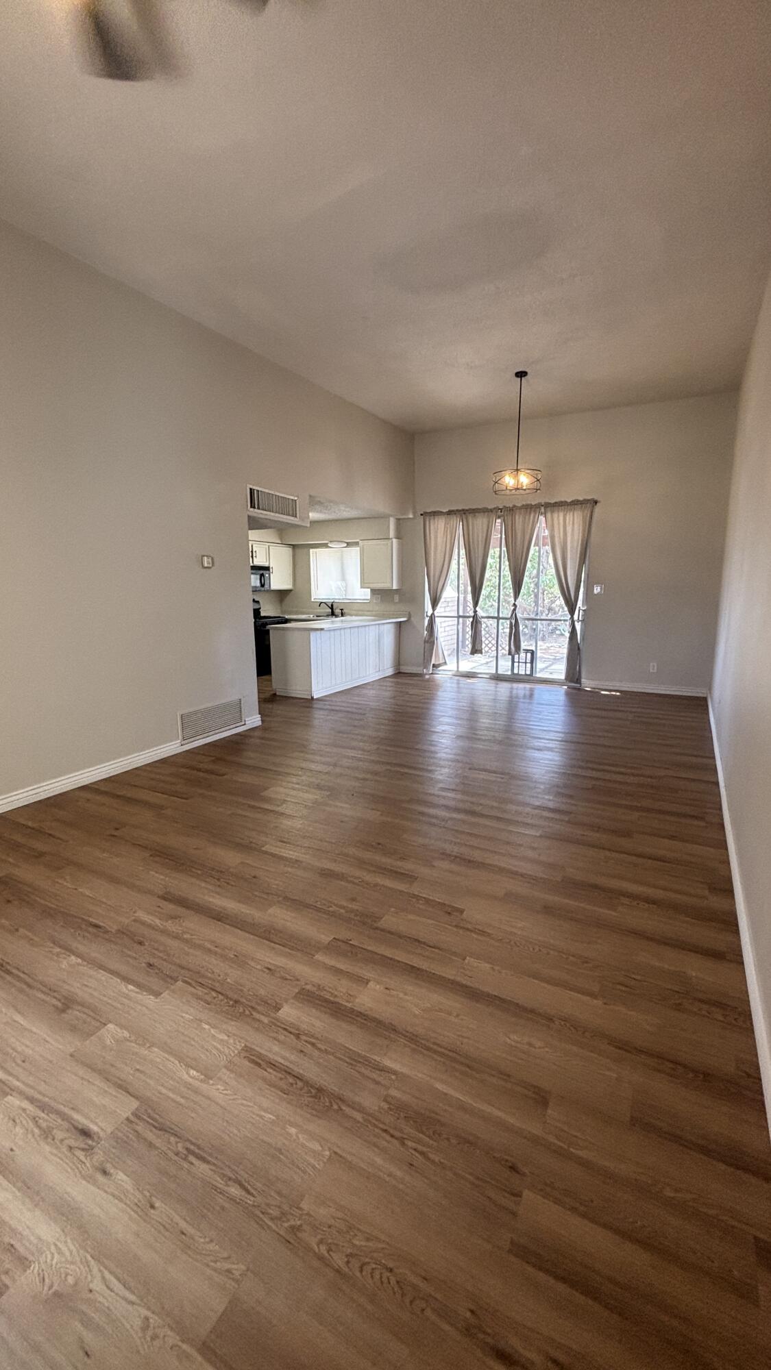 Photo 7 — 1355 Rio Rancho Boulevard SE APT B