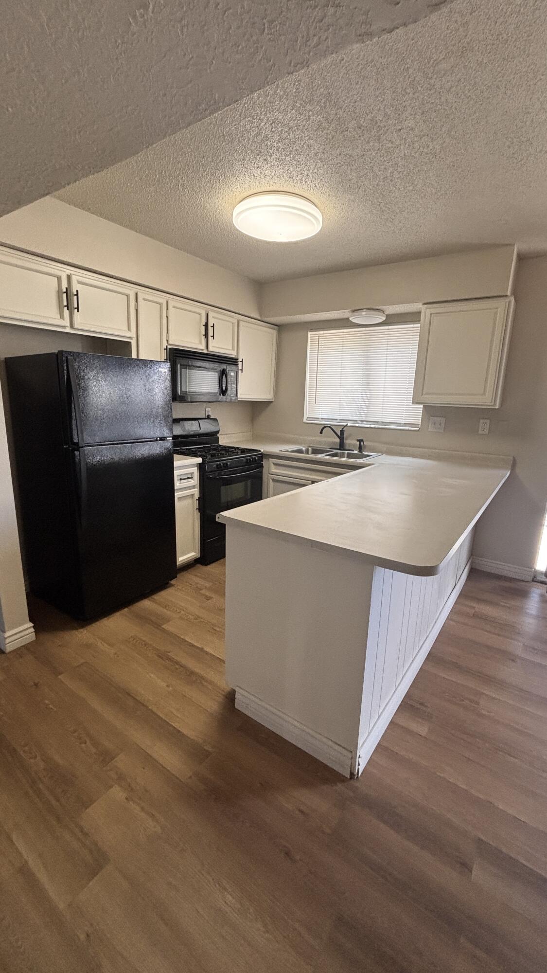 Photo 10 — 1355 Rio Rancho Boulevard SE APT B