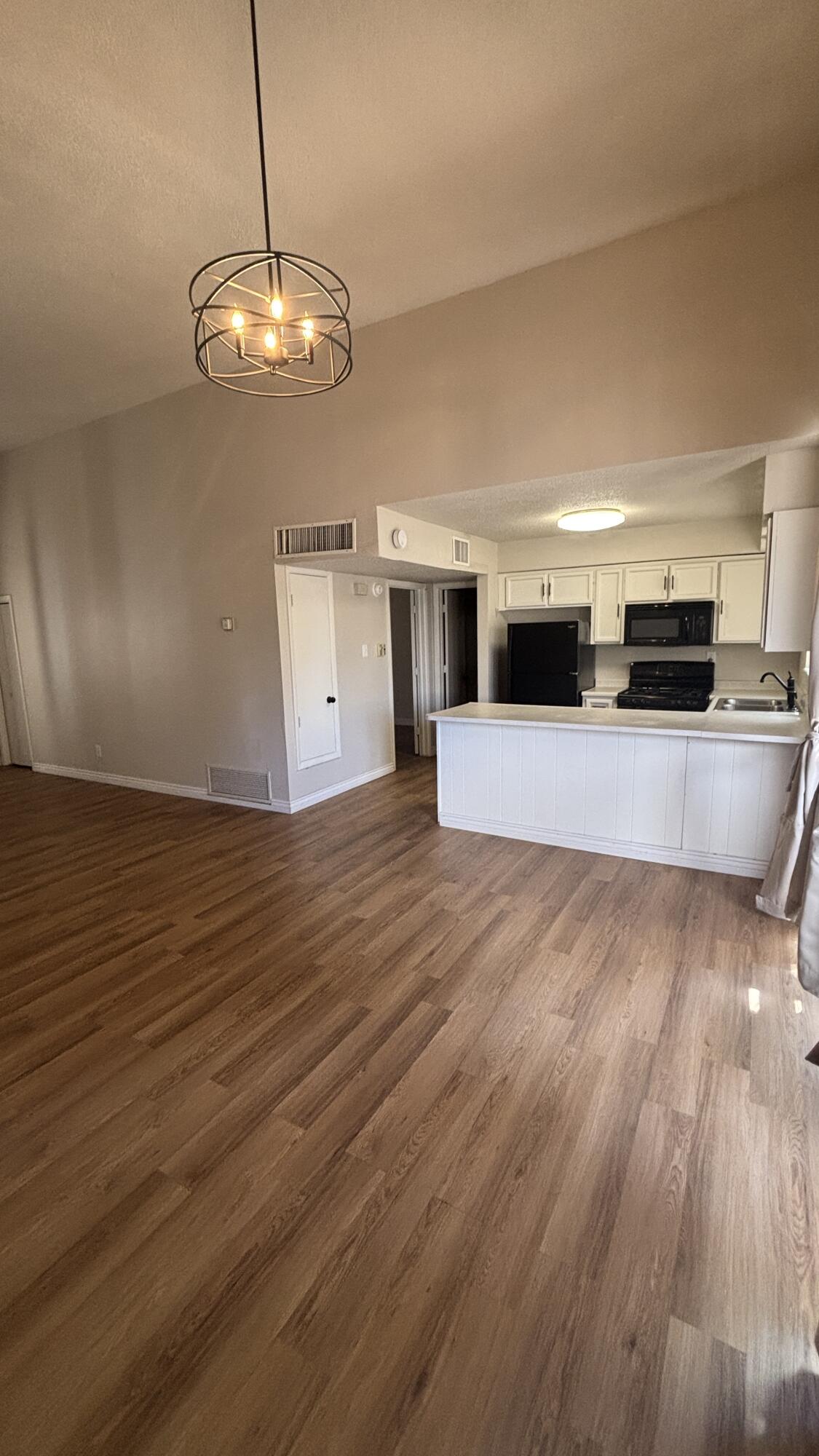 Photo 11 — 1355 Rio Rancho Boulevard SE APT B