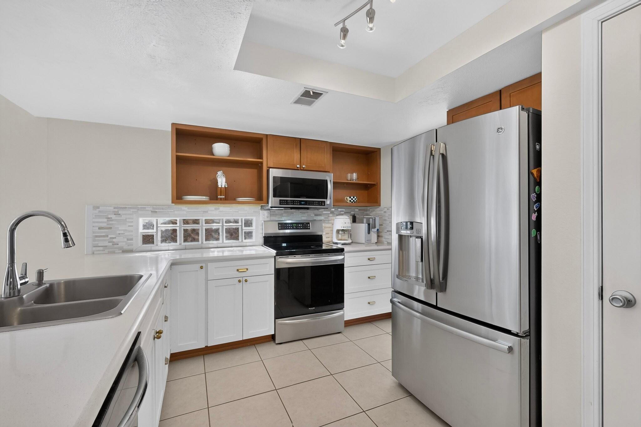 Photo 2 — 7109 Beck Drive NE