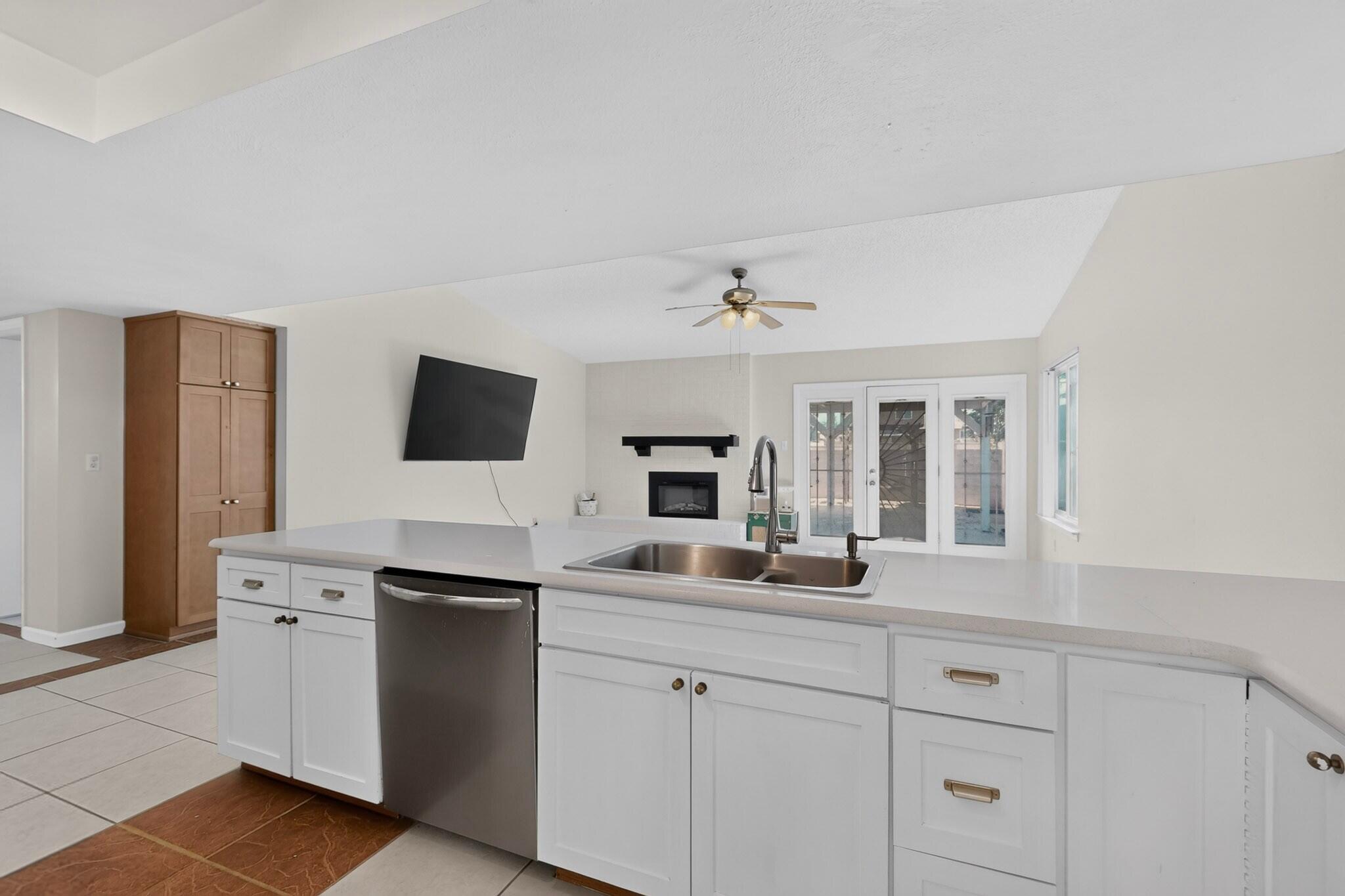 Photo 4 — 7109 Beck Drive NE