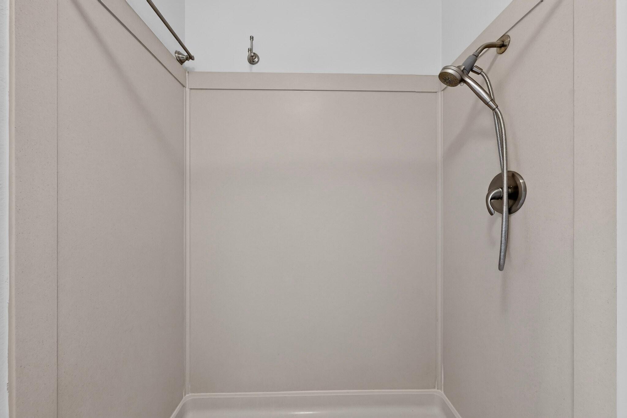 Photo 13 — 7109 Beck Drive NE