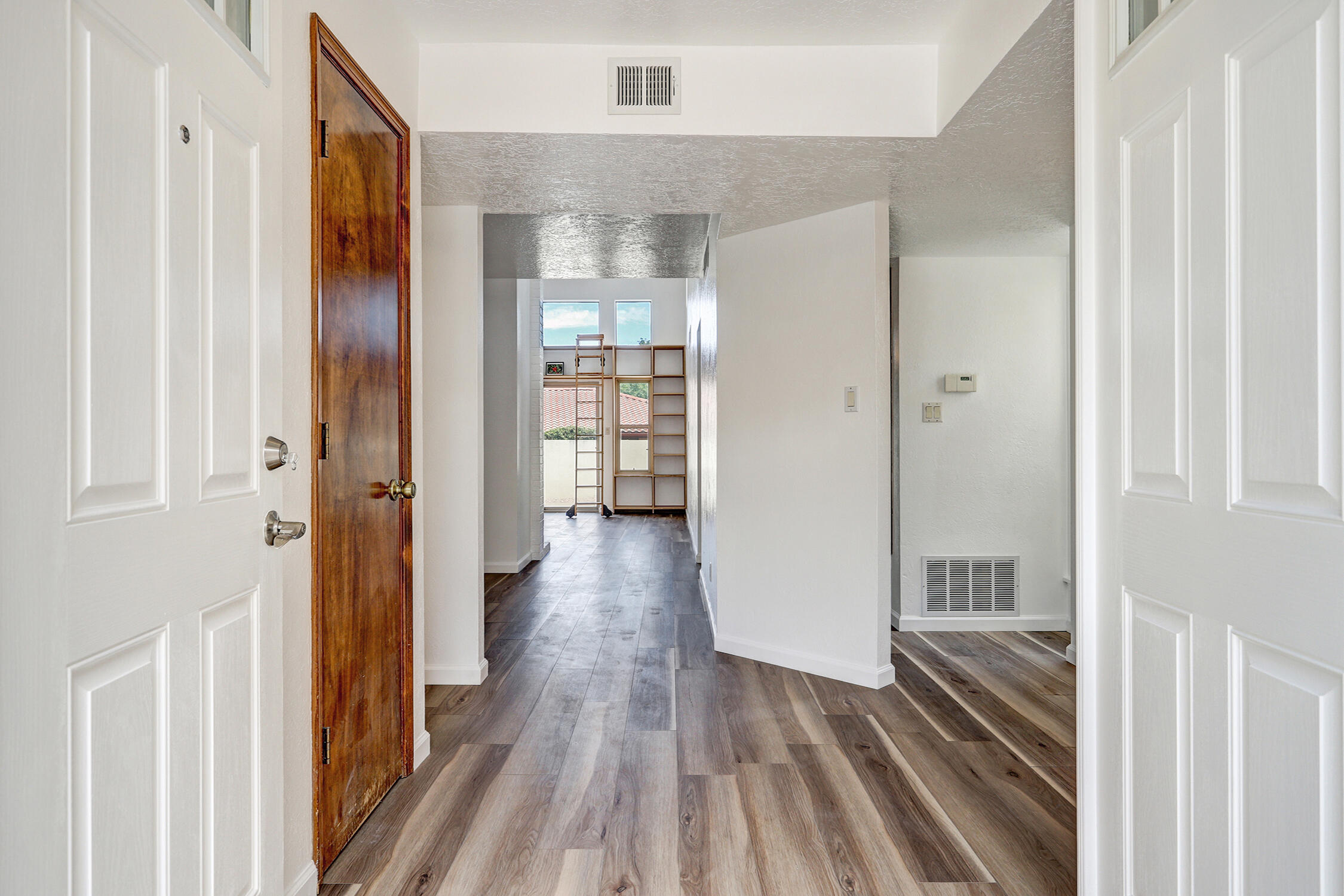 Photo 10 — 608 Meadow Green Court SE