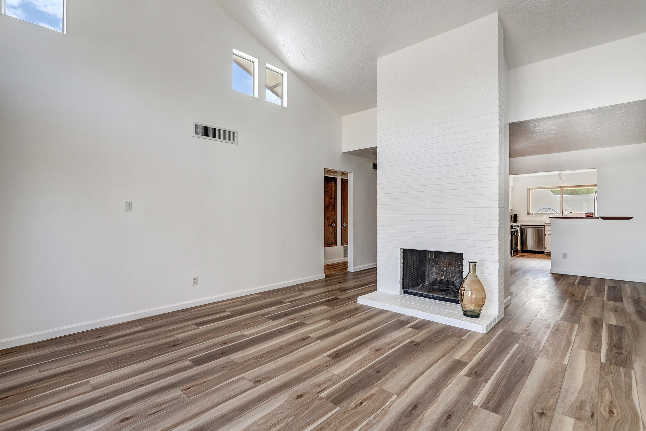 Photo 13 — 608 Meadow Green Court SE