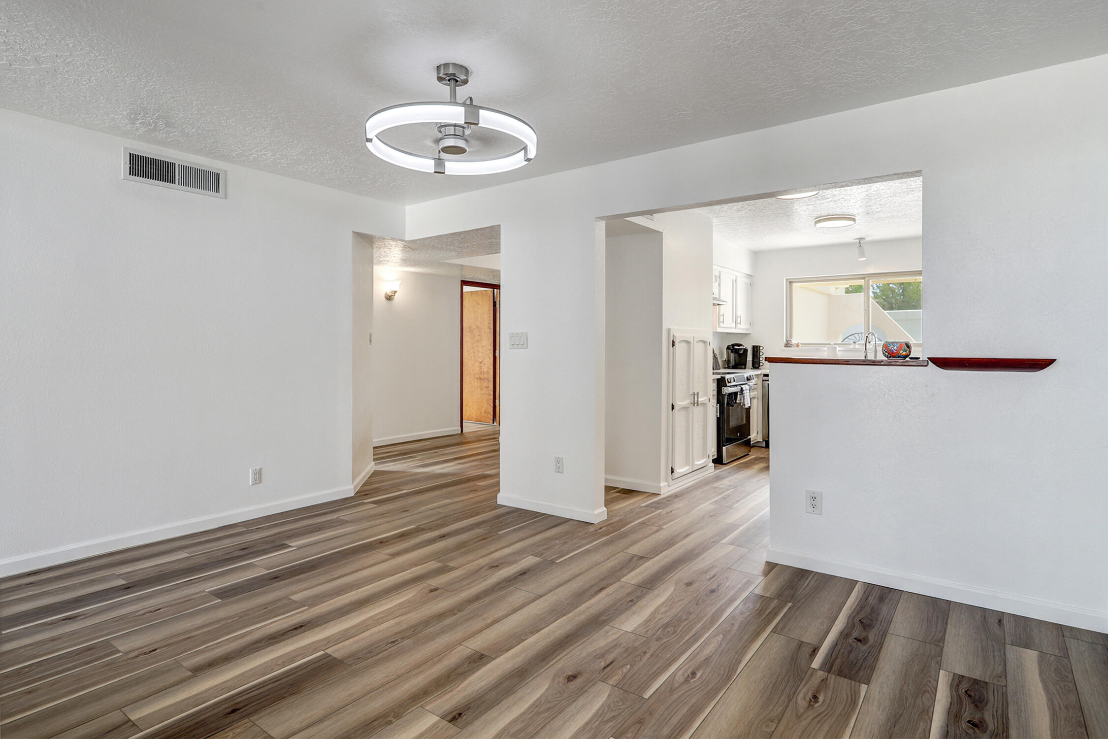 Photo 14 — 608 Meadow Green Court SE