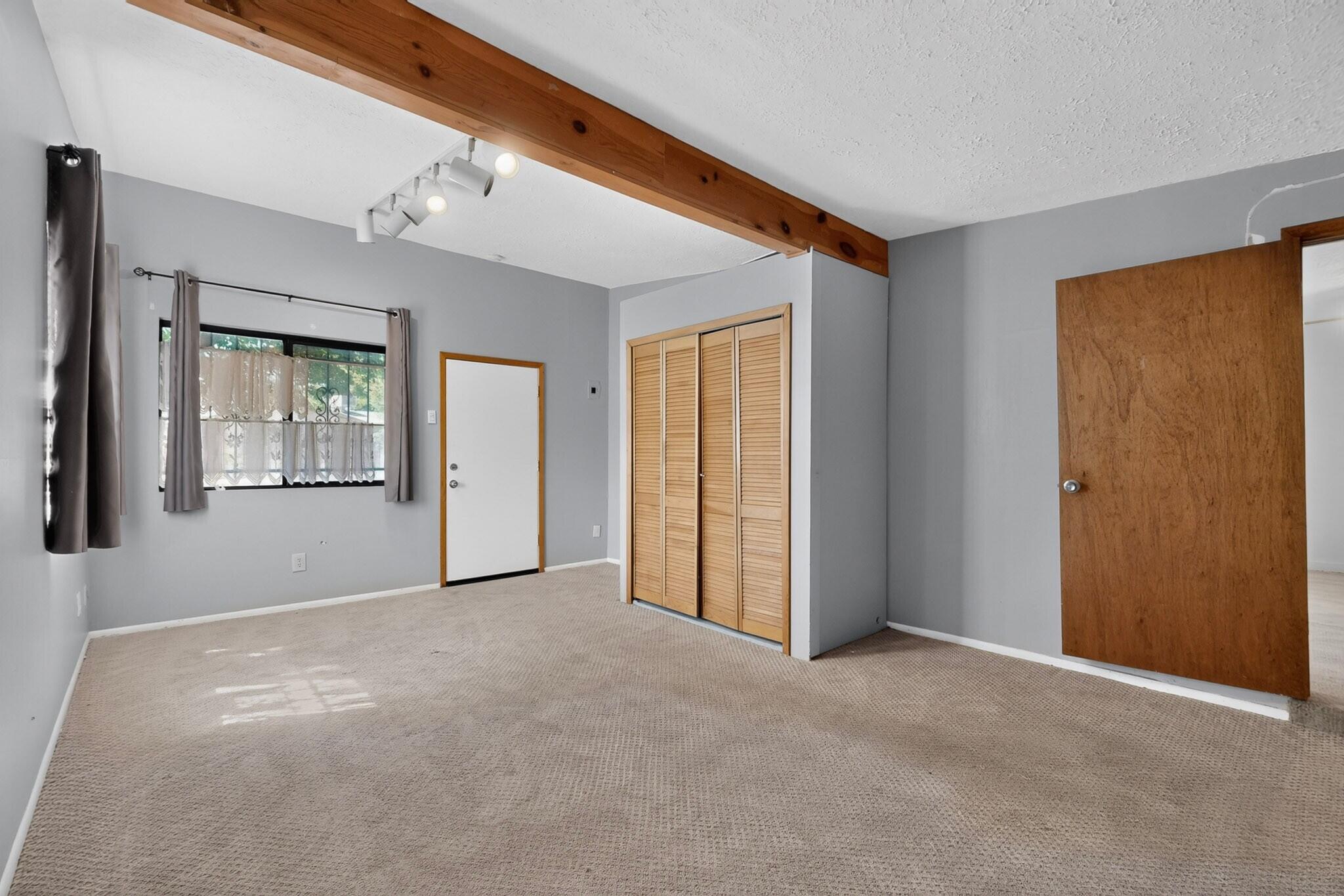 Photo 2 — 1501 Mary Ellen Street NE