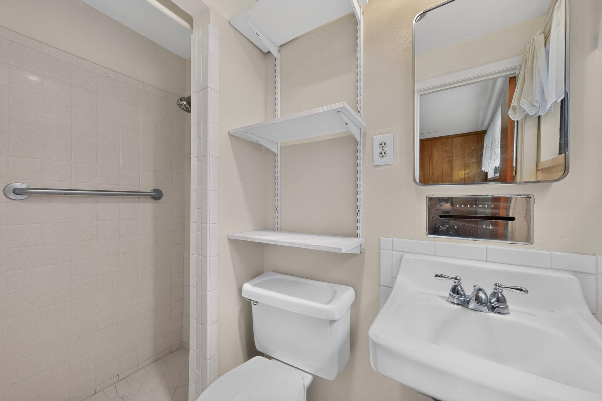 Photo 5 — 1501 Mary Ellen Street NE