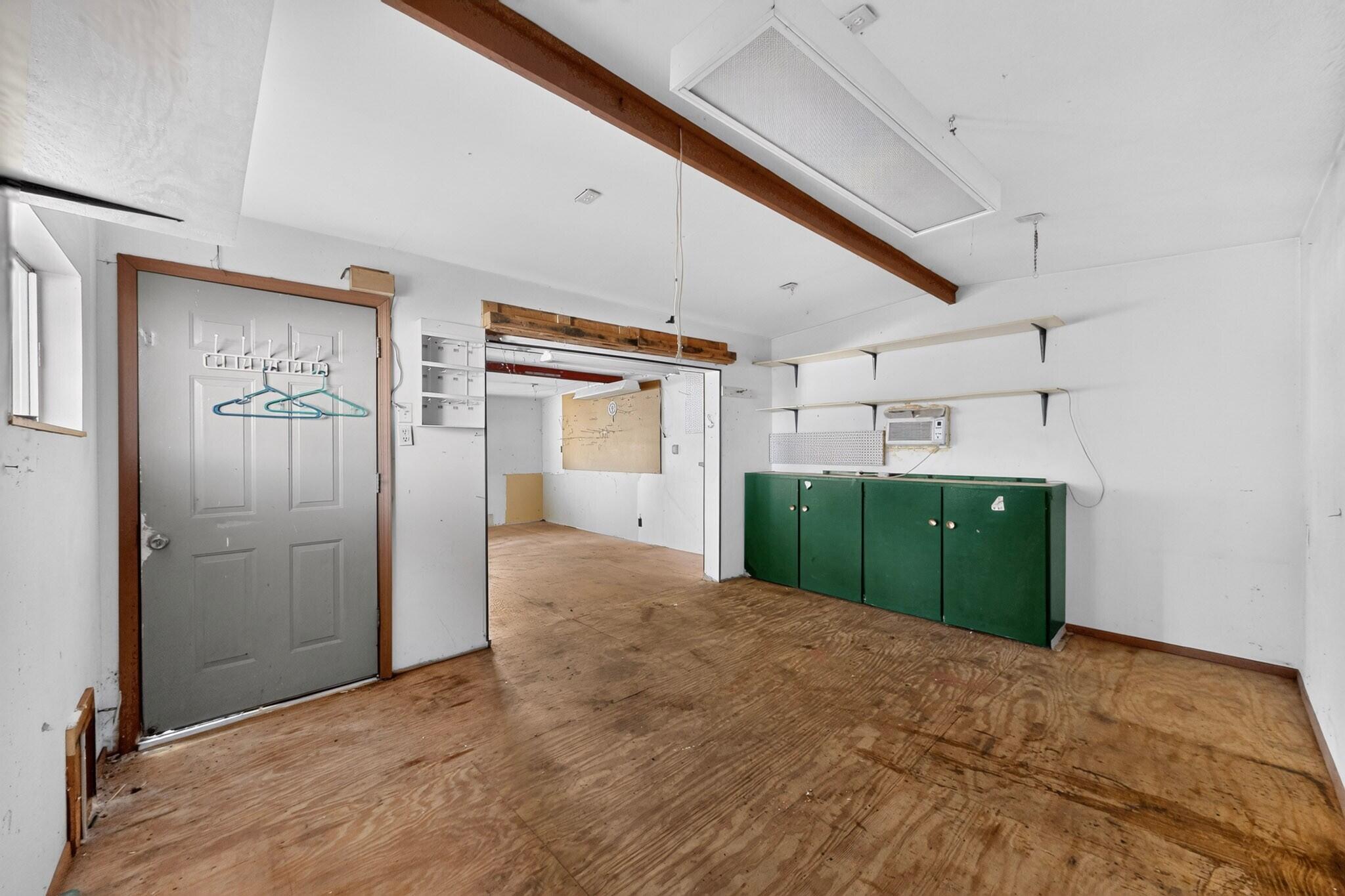 Photo 18 — 1501 Mary Ellen Street NE