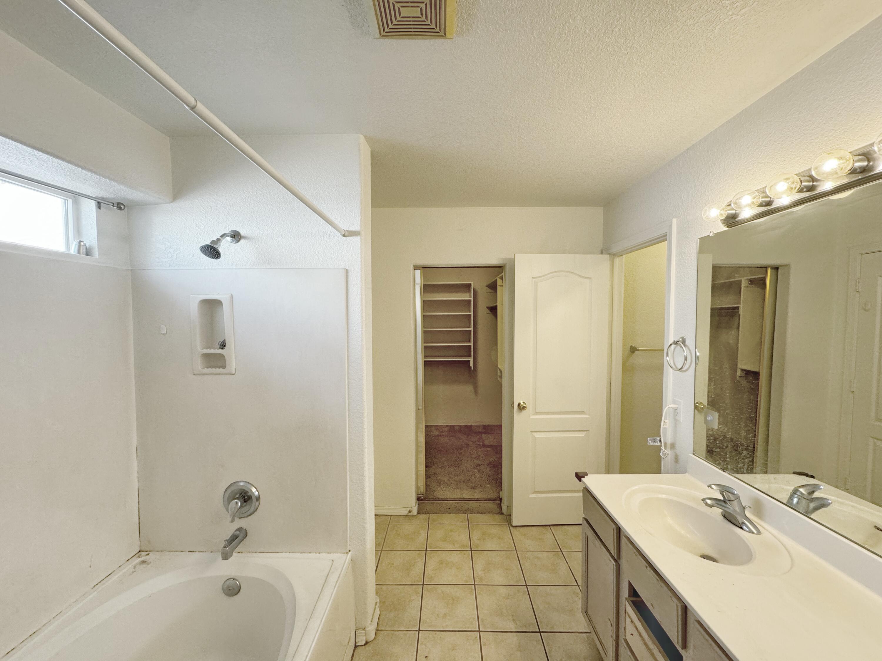 Photo 10 — 7424 Desert Eagle Road NE