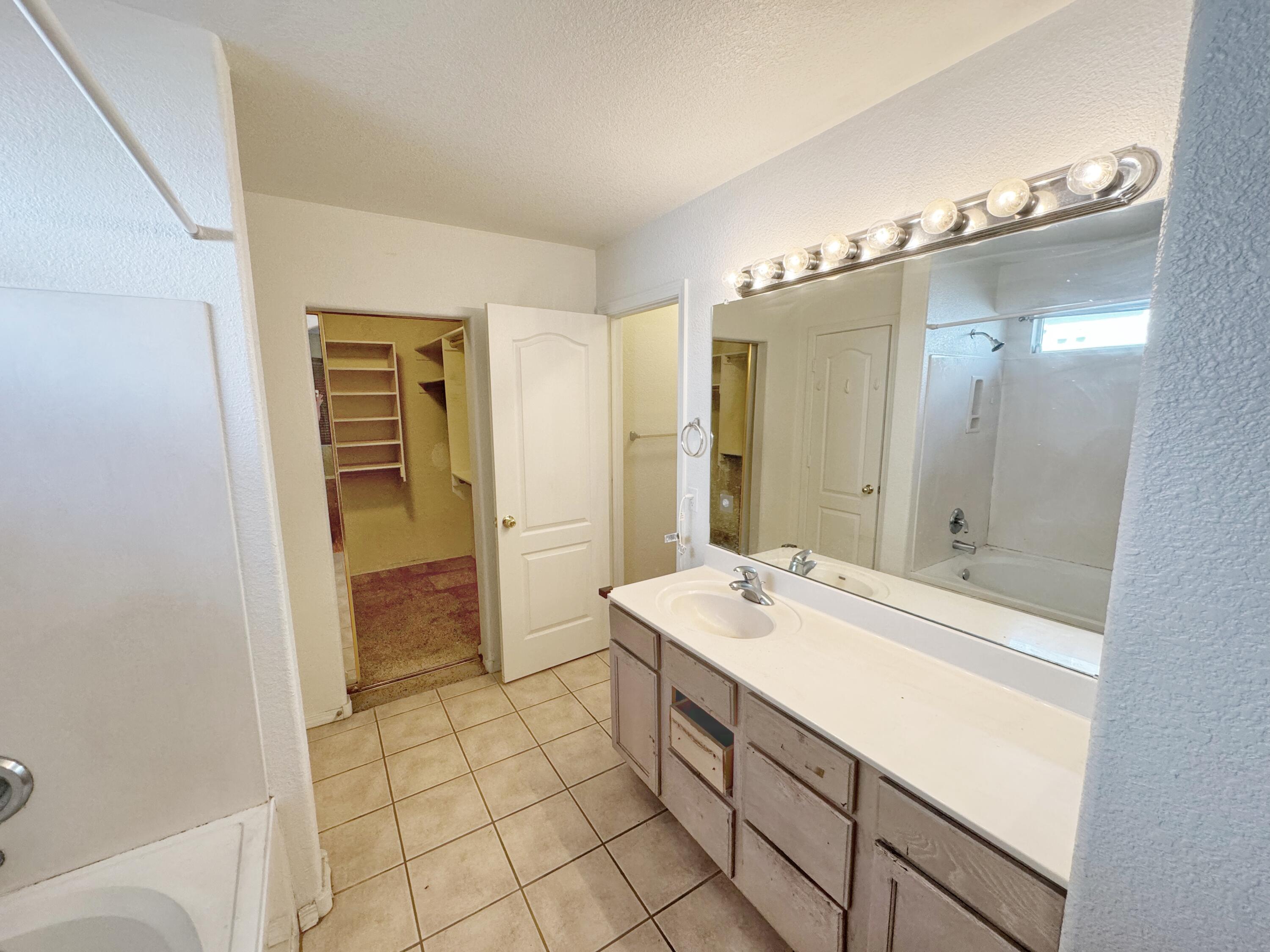 Photo 11 — 7424 Desert Eagle Road NE