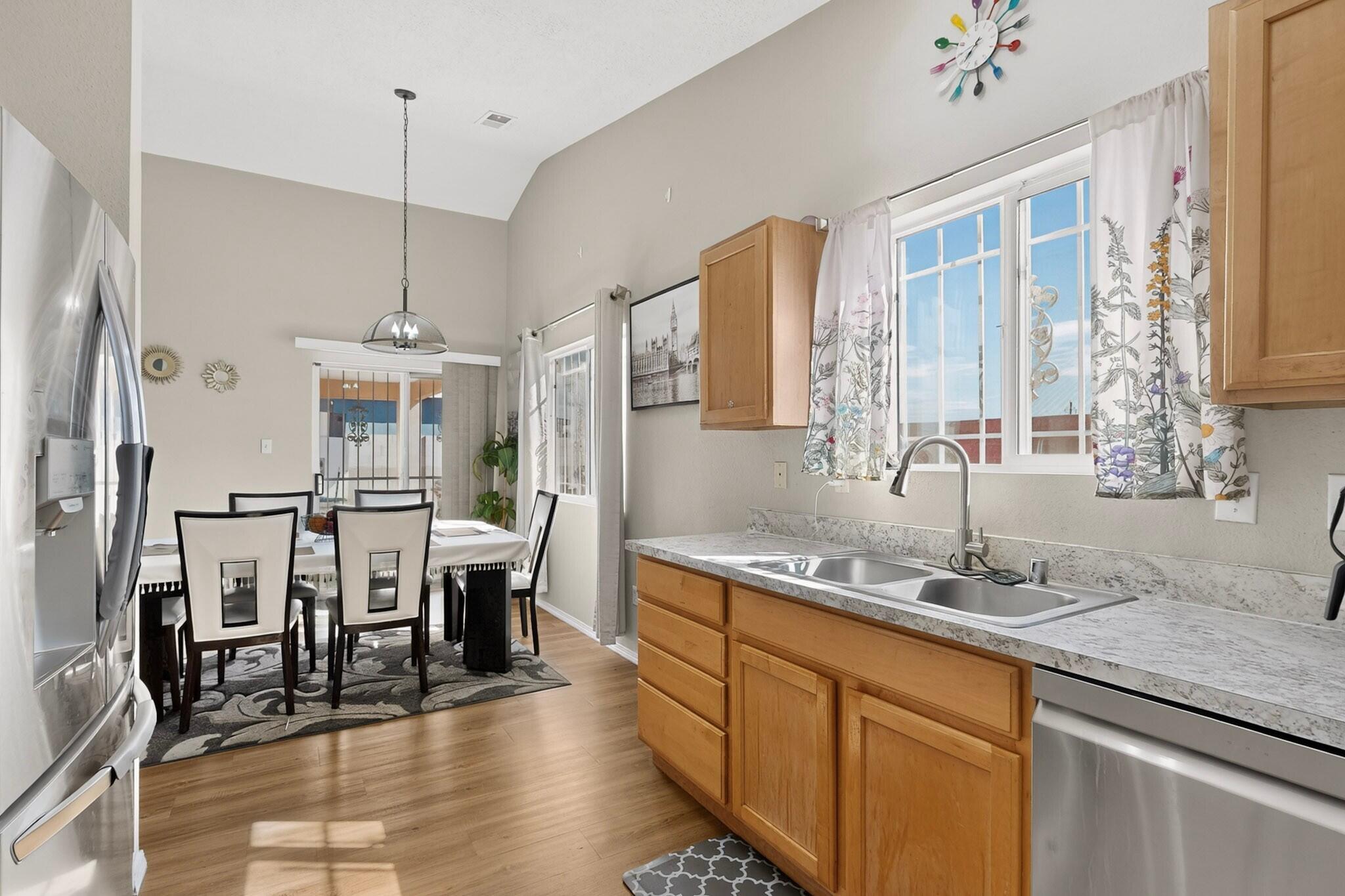 Photo 10 — 512 Leeward Drive NW