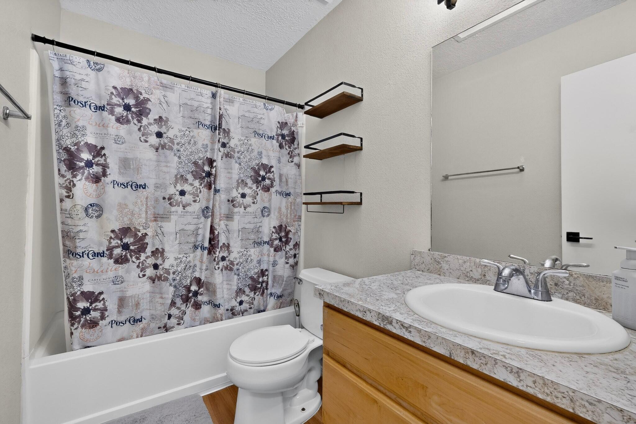 Photo 12 — 512 Leeward Drive NW