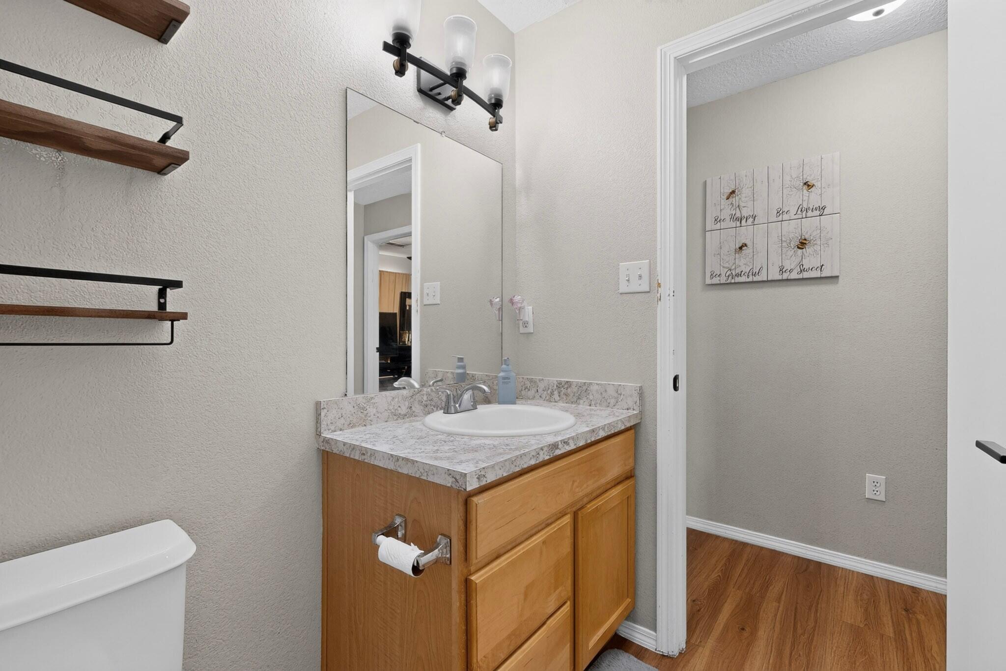 Photo 13 — 512 Leeward Drive NW