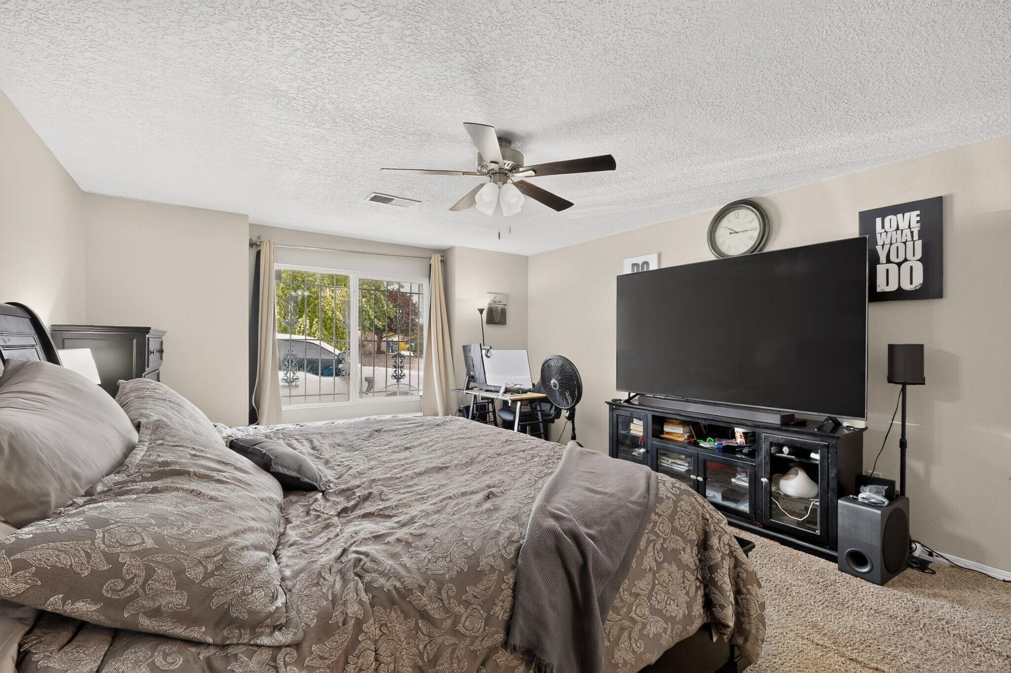 Photo 16 — 512 Leeward Drive NW