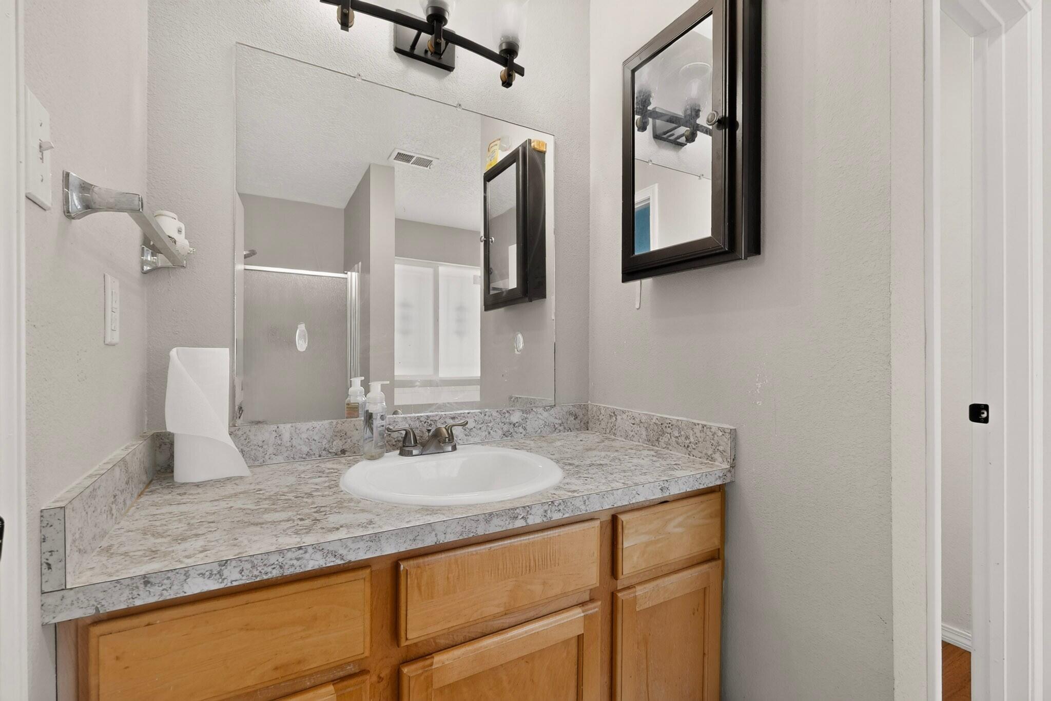 Photo 19 — 512 Leeward Drive NW